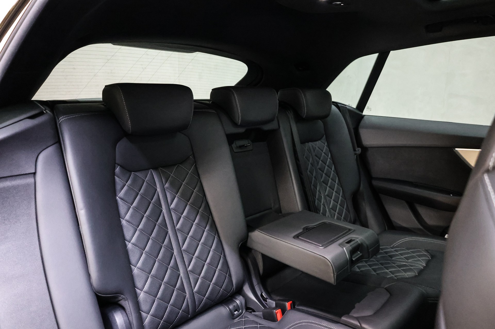 AUDI Q8 60 TFSI e quattro PHEV Tiptronic S-Line-image-36