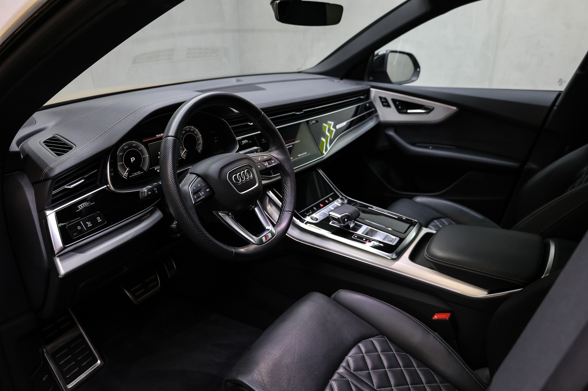 AUDI Q8 60 TFSI e quattro PHEV Tiptronic S-Line-image-19