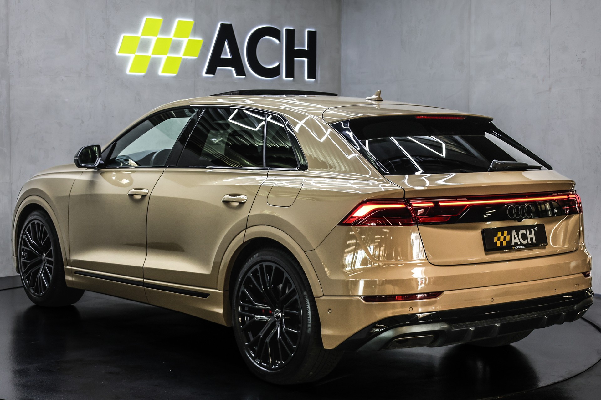 AUDI Q8 60 TFSI e quattro PHEV Tiptronic S-Line-image-8