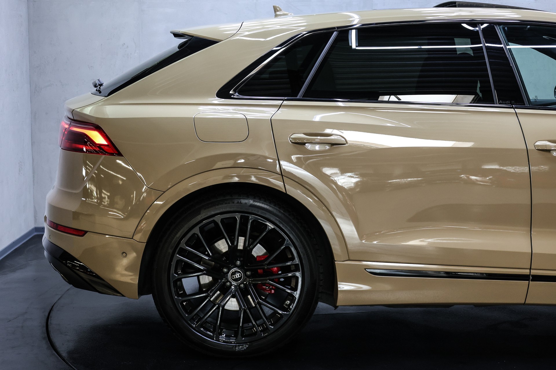 AUDI Q8 60 TFSI e quattro PHEV Tiptronic S-Line-image-14
