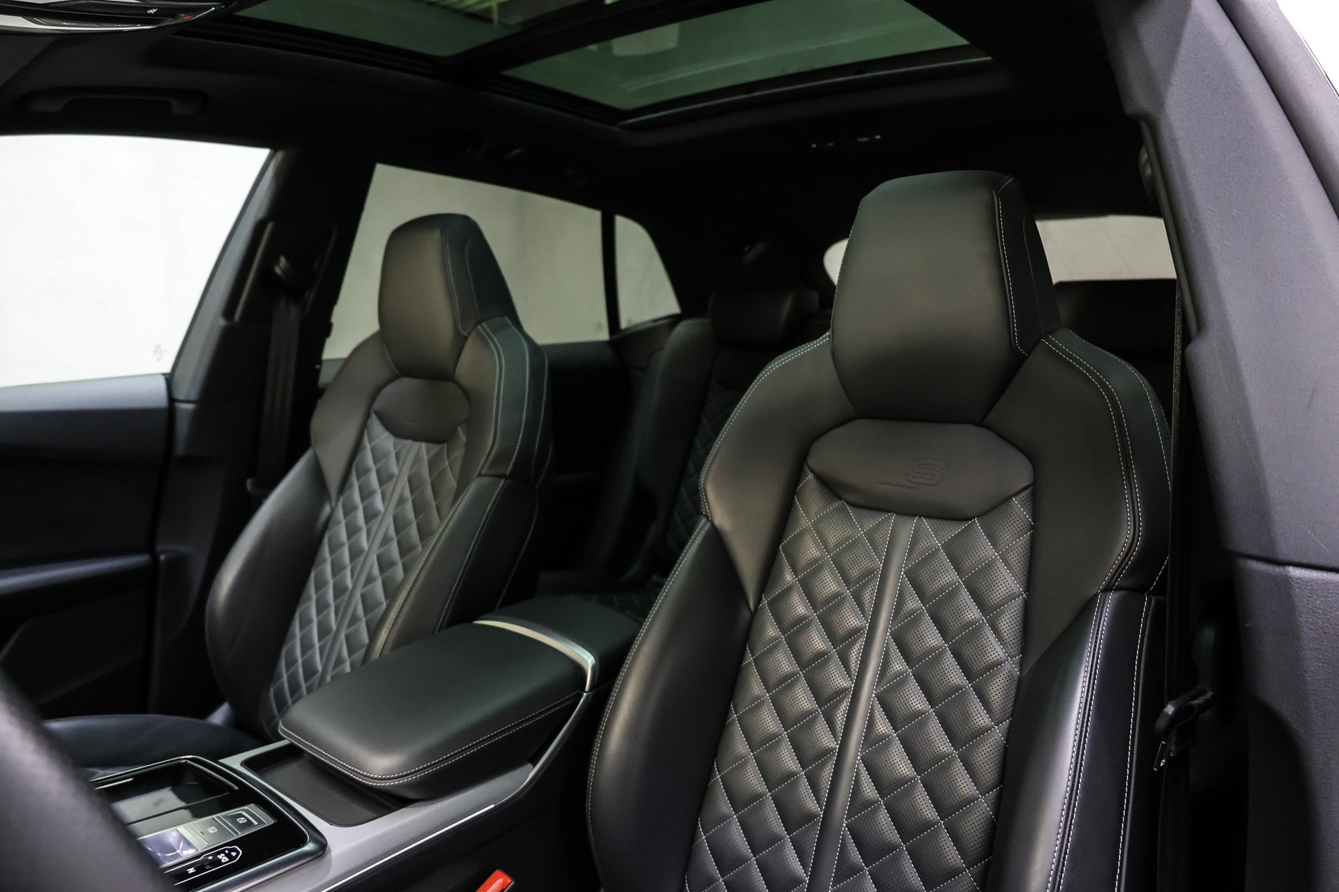 AUDI Q8 60 TFSI e quattro PHEV Tiptronic S-Line-image-23