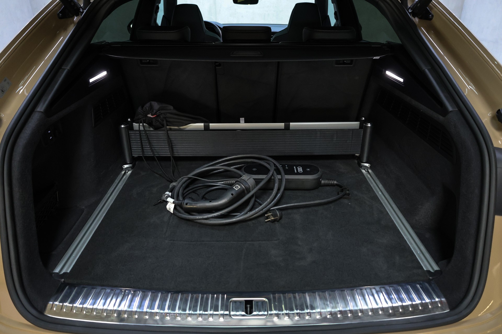 AUDI Q8 60 TFSI e quattro PHEV Tiptronic S-Line-image-37