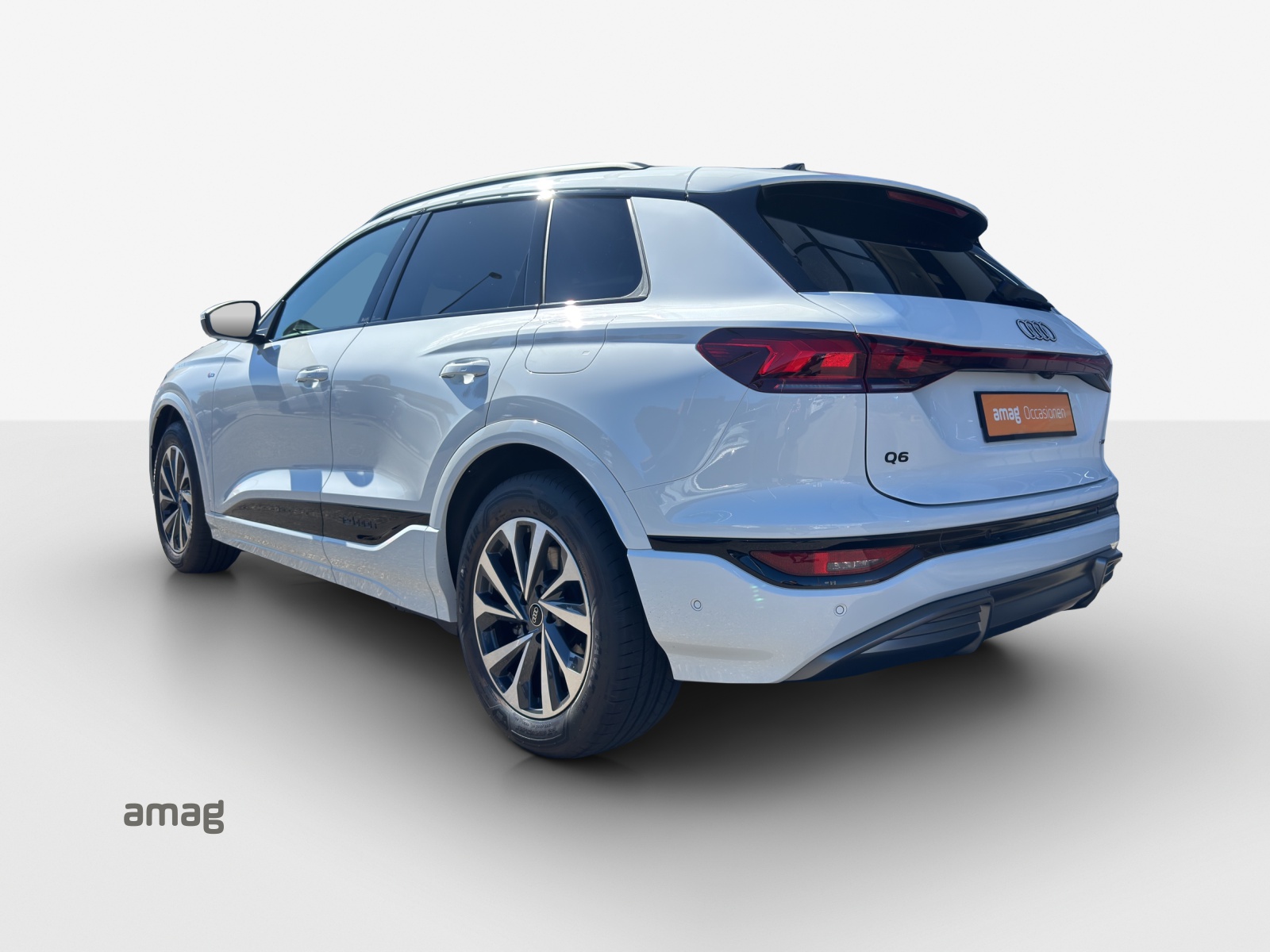 AUDI Q6 e-tron quattro-showroom-element-2