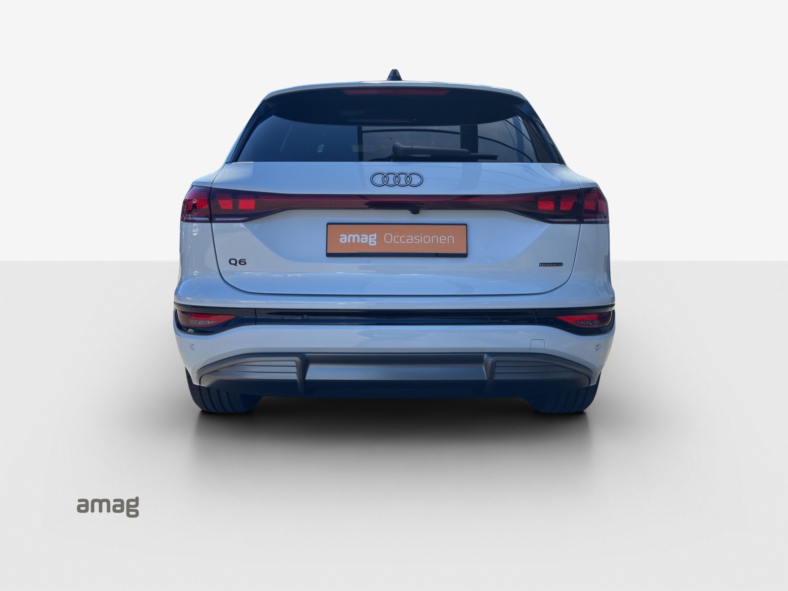 AUDI Q6 e-tron quattro-showroom-element-3