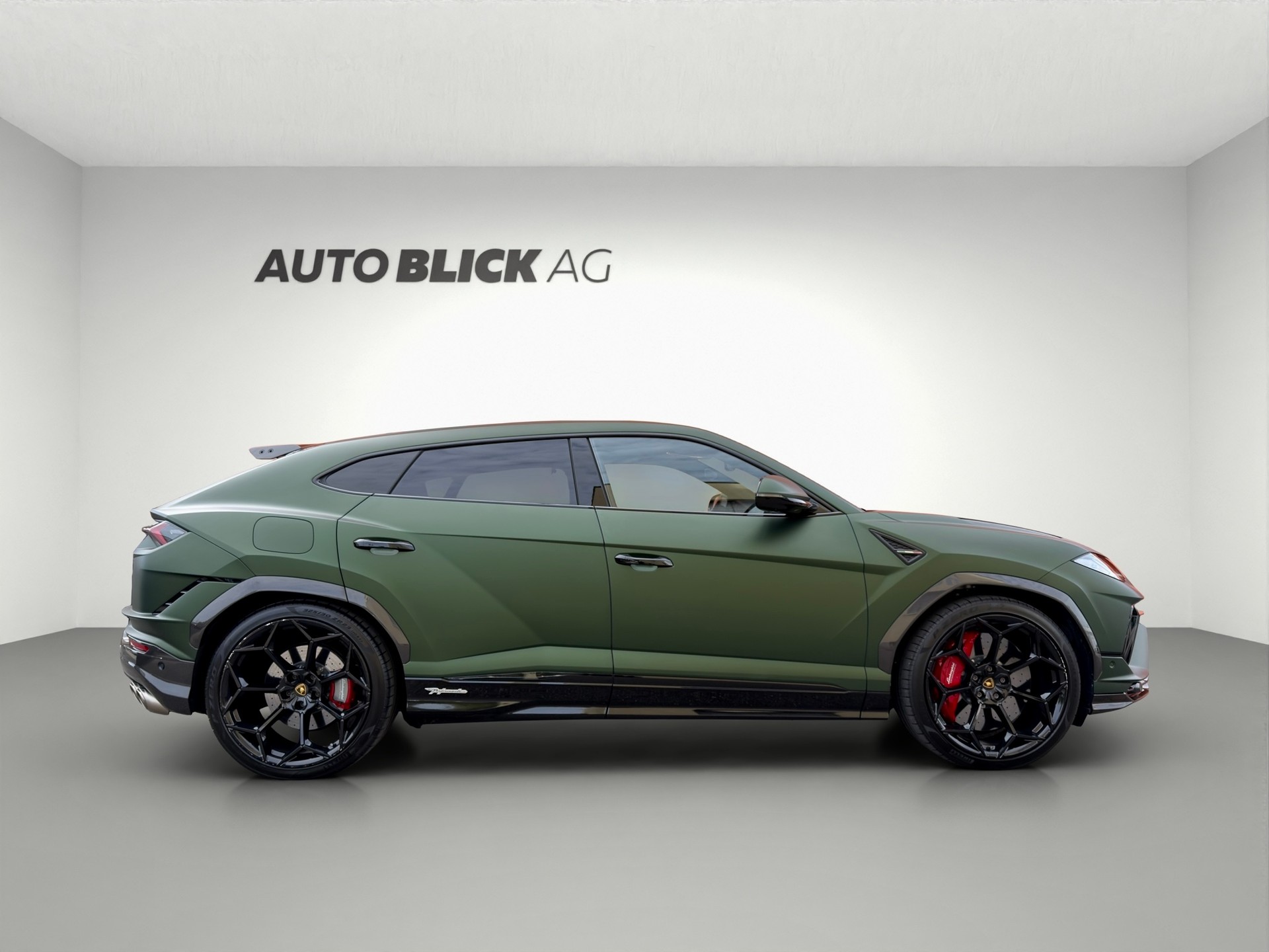 LAMBORGHINI Urus Performante-showroom-element-3
