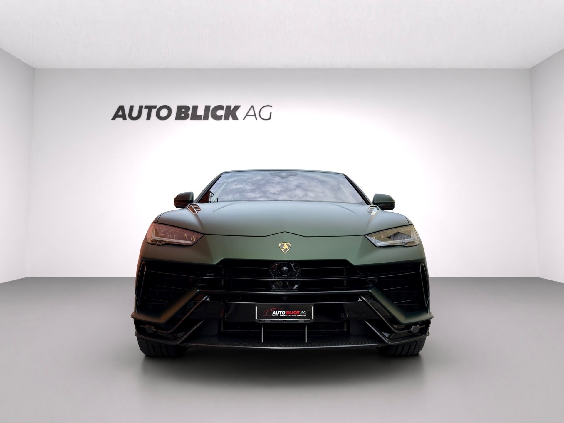 LAMBORGHINI Urus Performante-showroom-element-2