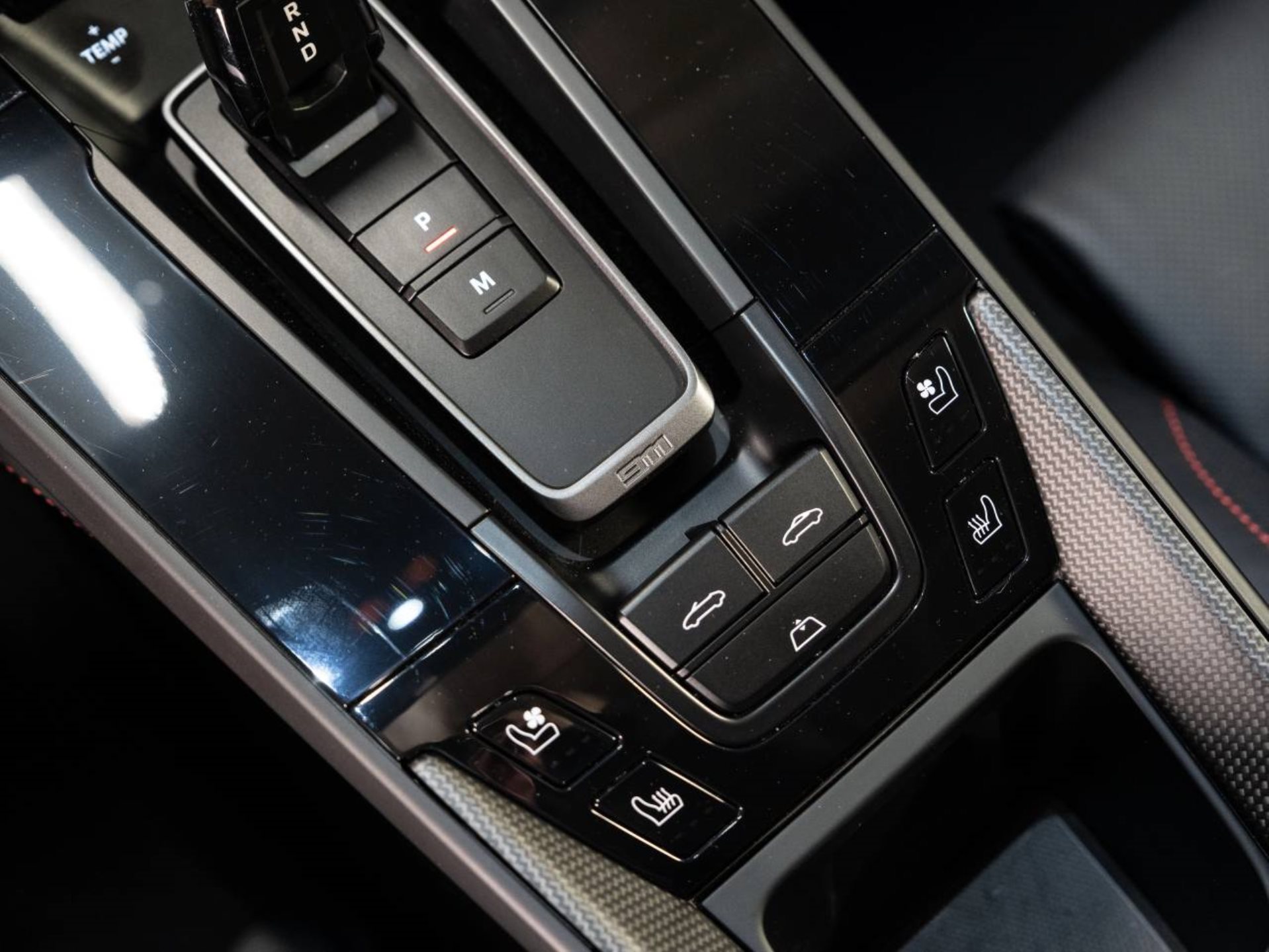 PORSCHE 911 Carrera 4 GTS Cabriolet-image-15