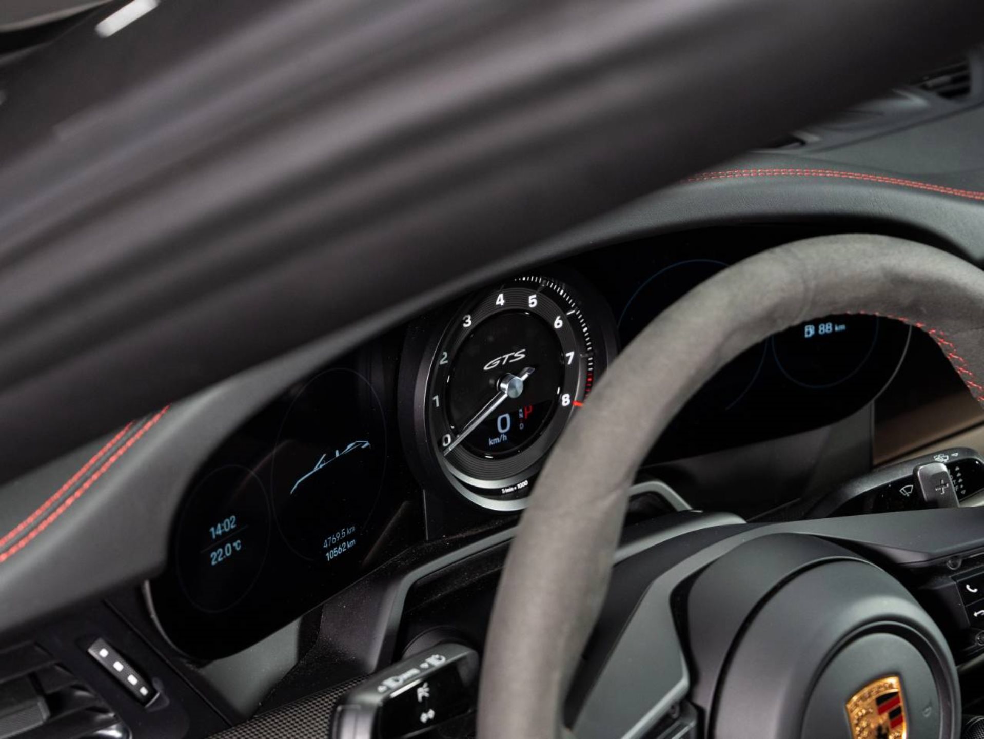 PORSCHE 911 Carrera 4 GTS Cabriolet-image-13