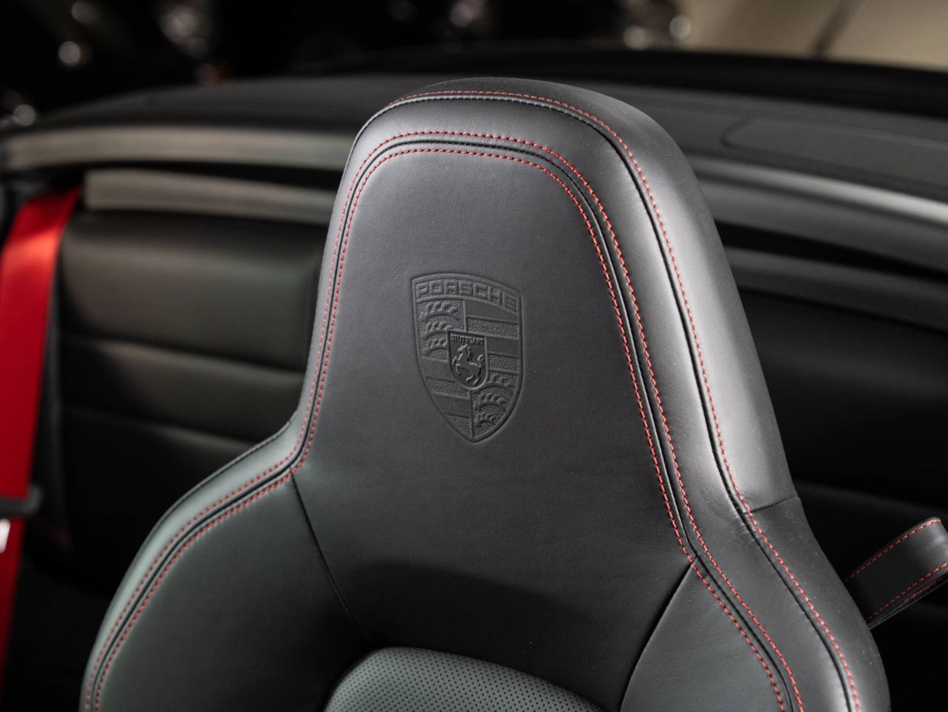 PORSCHE 911 Carrera 4 GTS Cabriolet-image-19