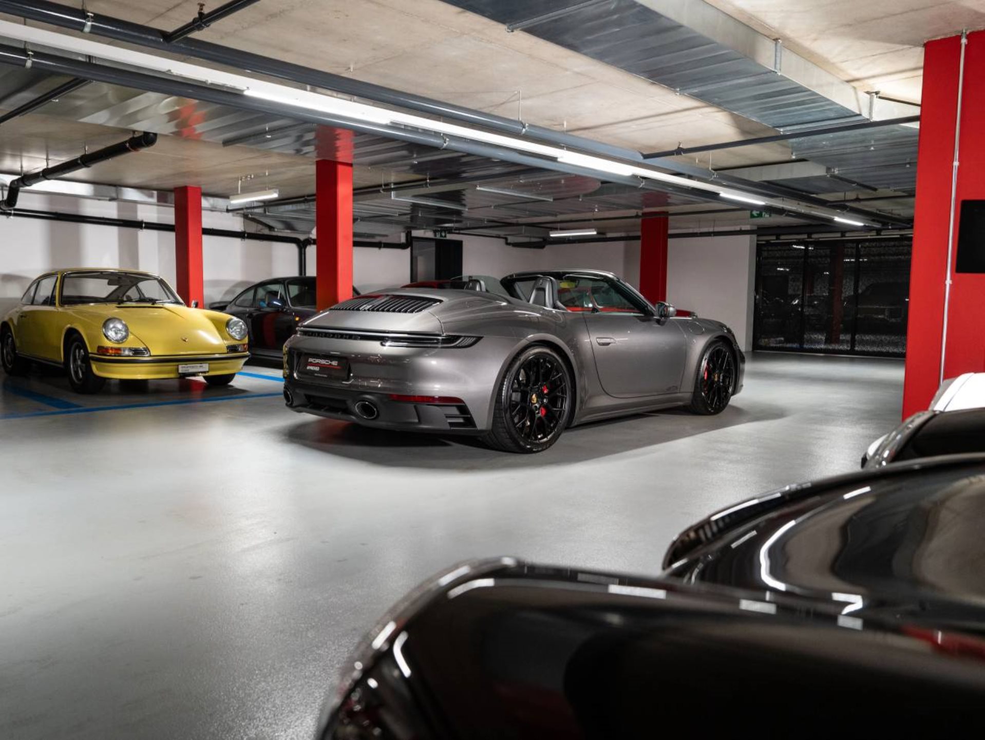 PORSCHE 911 Carrera 4 GTS Cabriolet-image-5