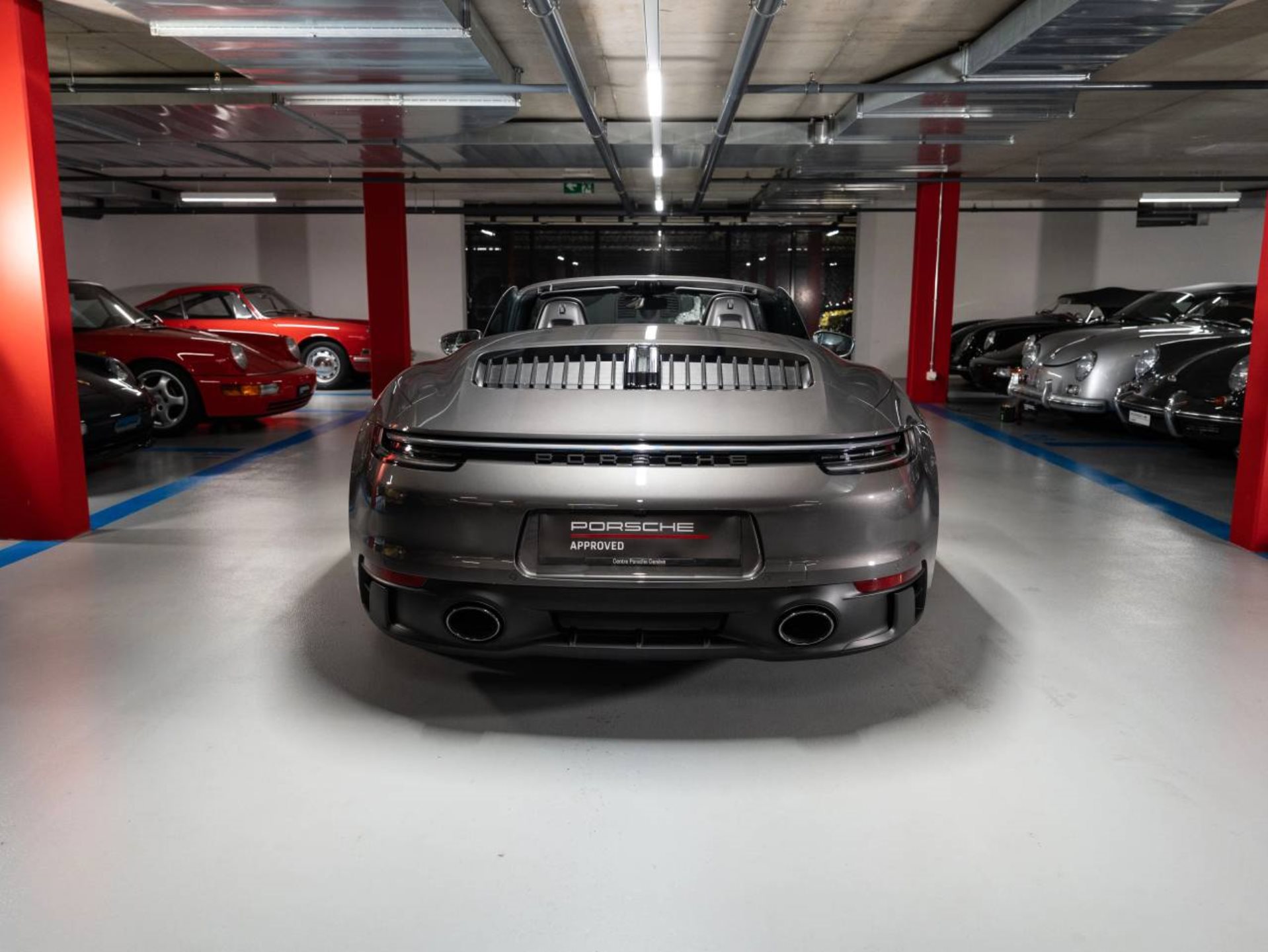 PORSCHE 911 Carrera 4 GTS Cabriolet-image-9