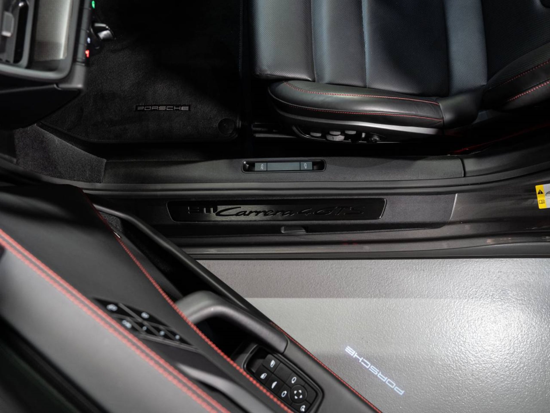 PORSCHE 911 Carrera 4 GTS Cabriolet-image-22