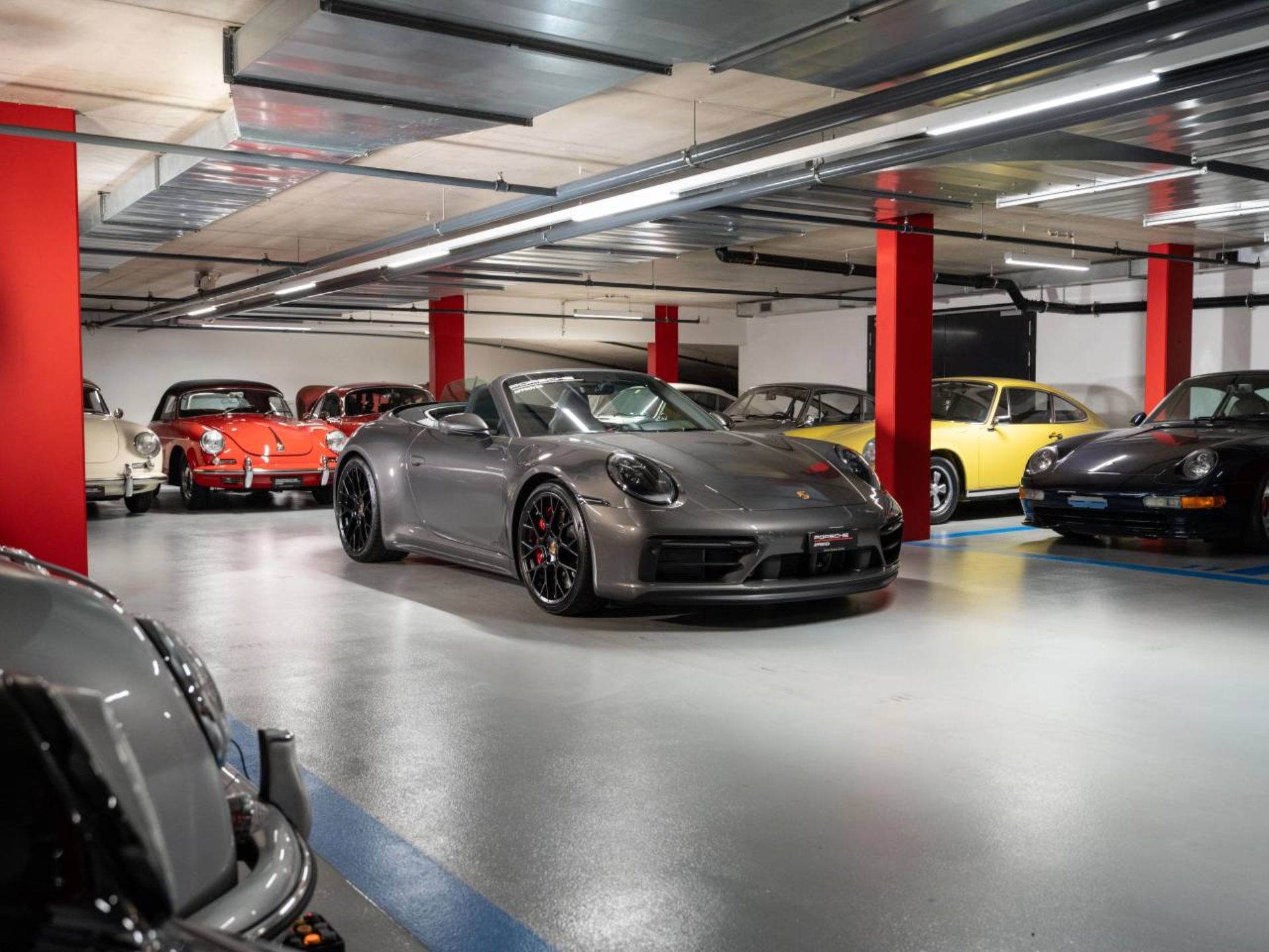 PORSCHE 911 Carrera 4 GTS Cabriolet-showroom-element-2