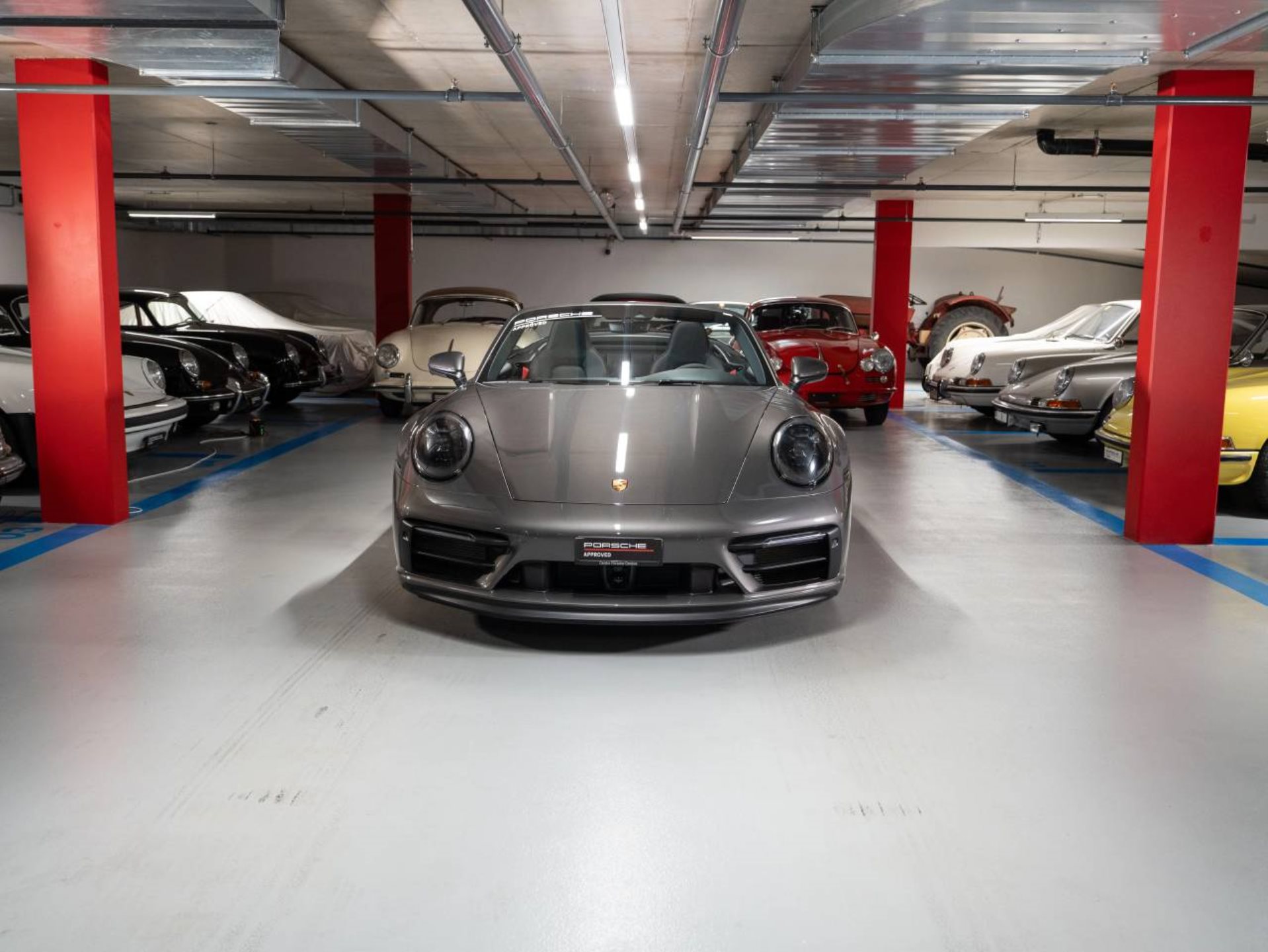 PORSCHE 911 Carrera 4 GTS Cabriolet-image-8