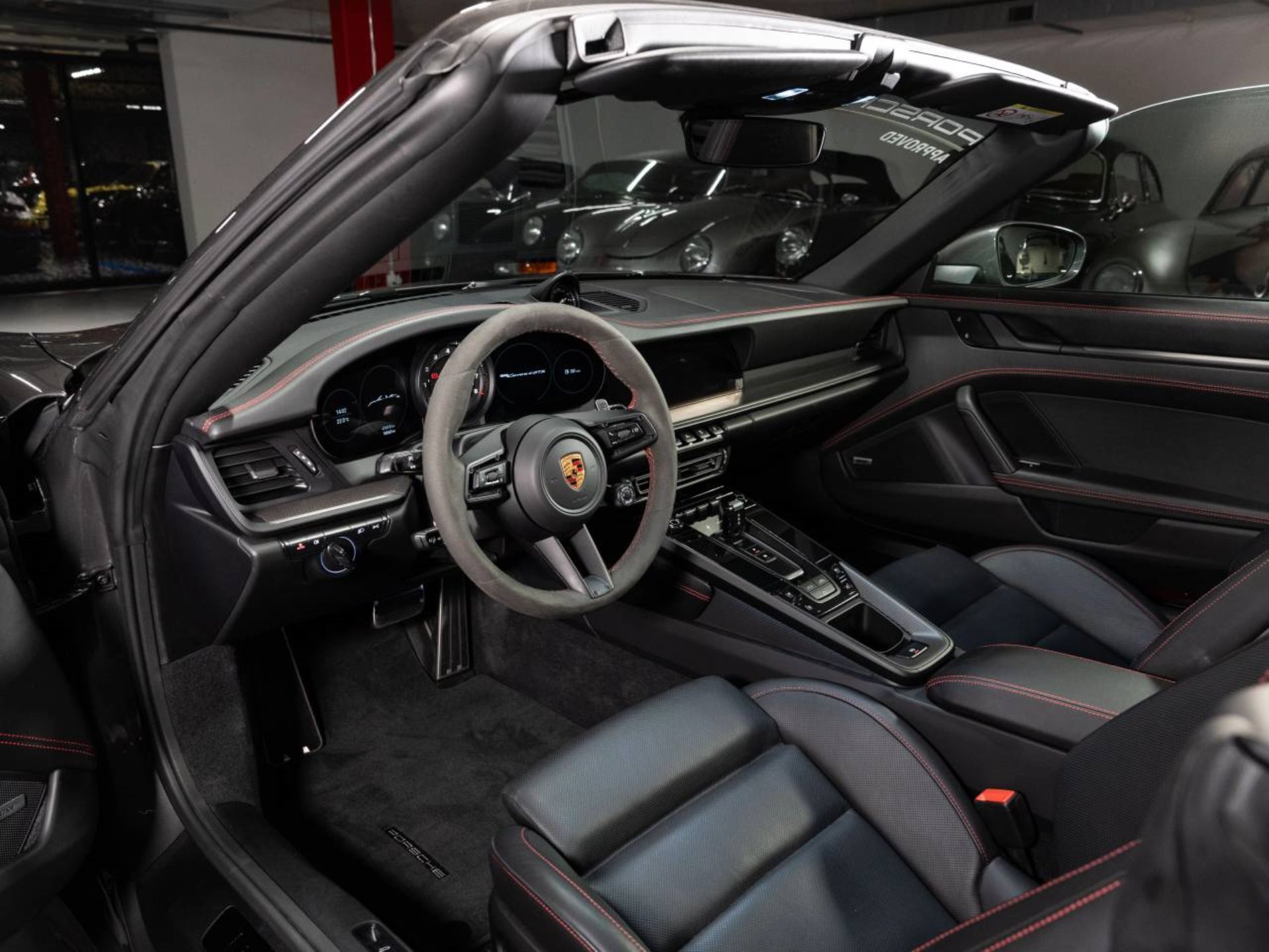 PORSCHE 911 Carrera 4 GTS Cabriolet-showroom-element-3