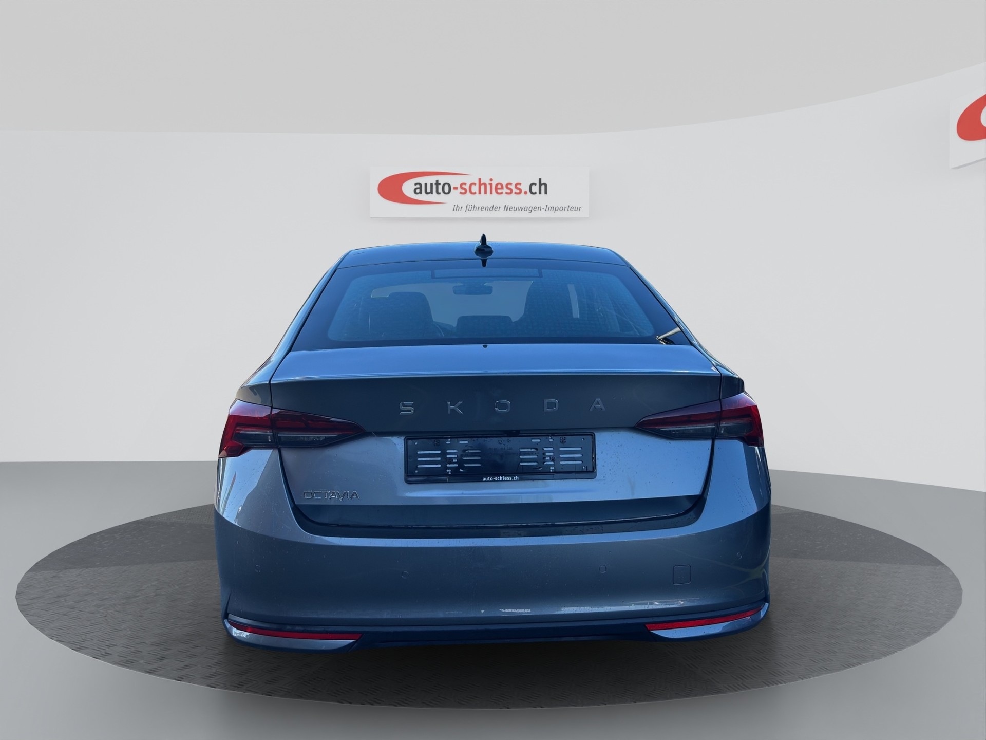 SKODA OCTAVIA-showroom-element-3