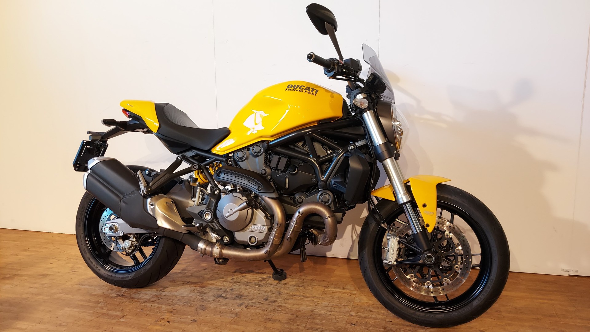 DUCATI Monster 821-image-2