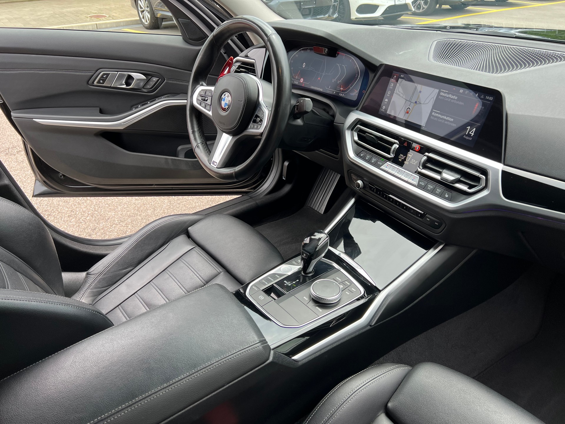 BMW 320d xDrive M Sport Steptronic-image-12