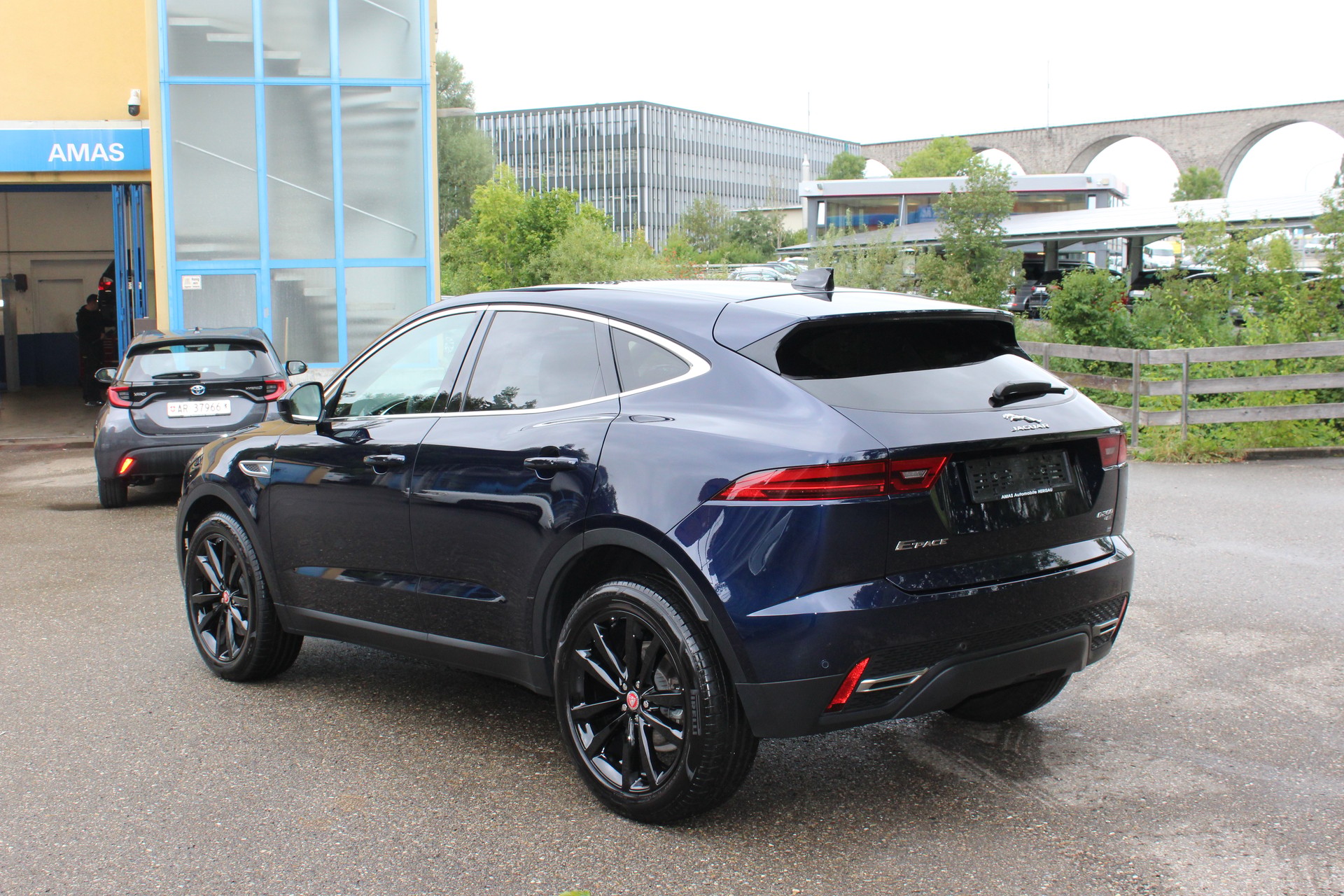 JAGUAR E-Pace 2.0d D200 AWD SE-image-5
