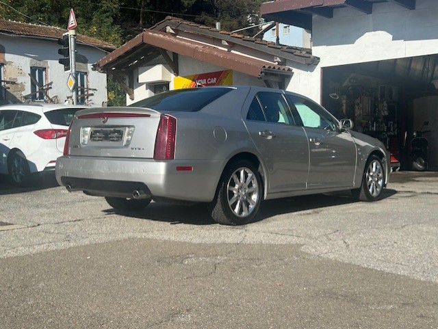 CADILLAC STS 4.6 V8 Sport Luxury AWD-image-1