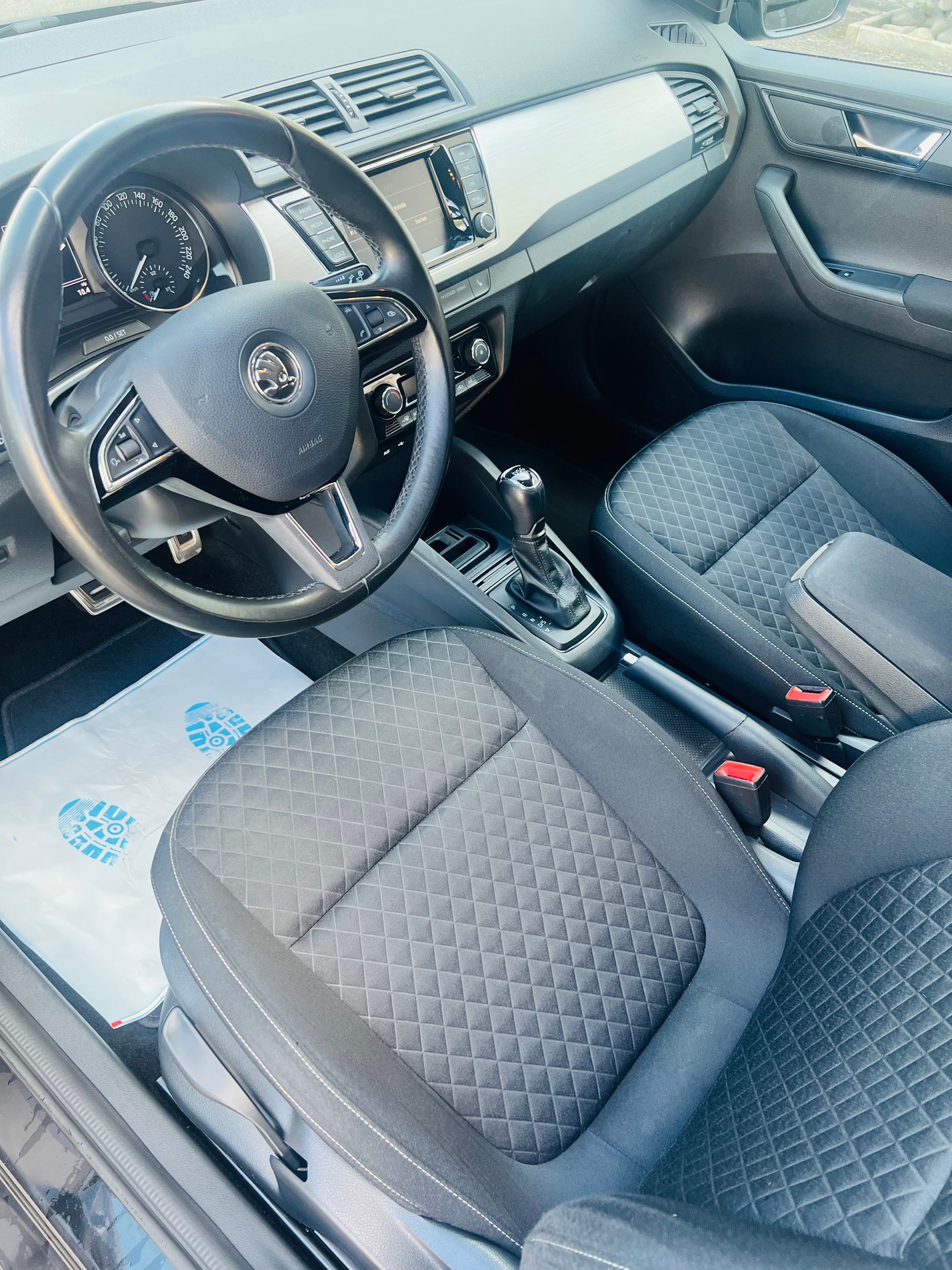 SKODA Fabia 1.2 TSI Swiss Edition DSG-image-8
