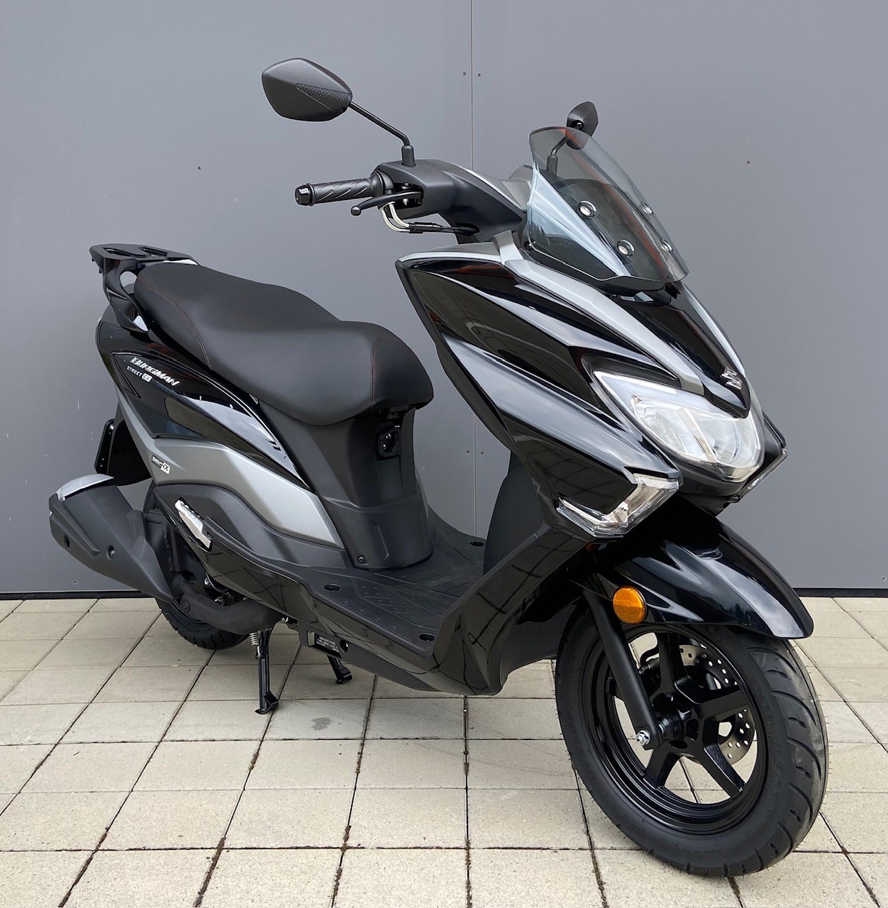 SUZUKI Street-image-0