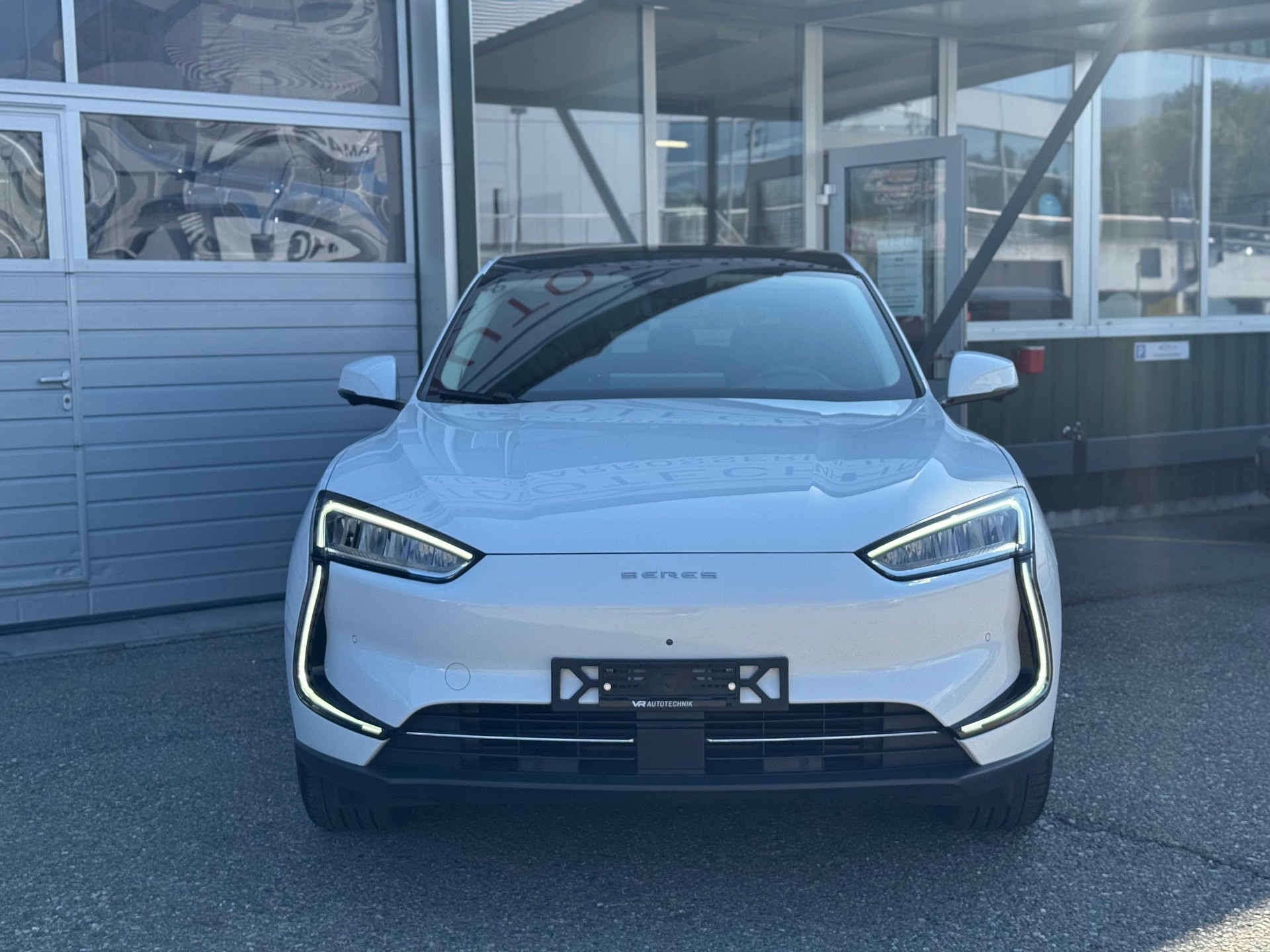 SERES 5 RWD-showroom-element-1