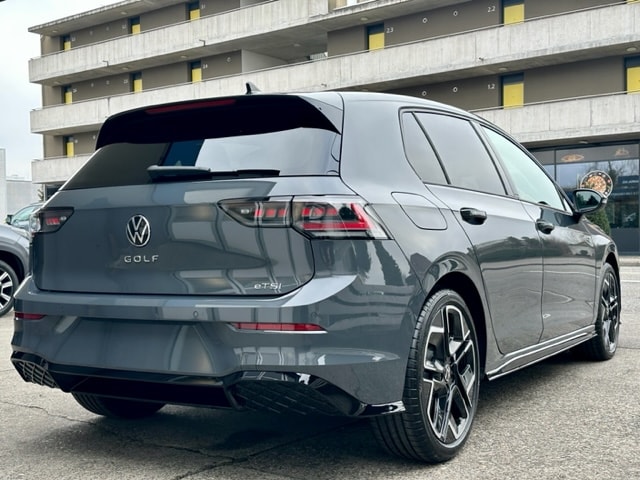 VW Golf 1.5 e TSI mHEV R-Line DSG 5 Jahre Garantie-showroom-element-3