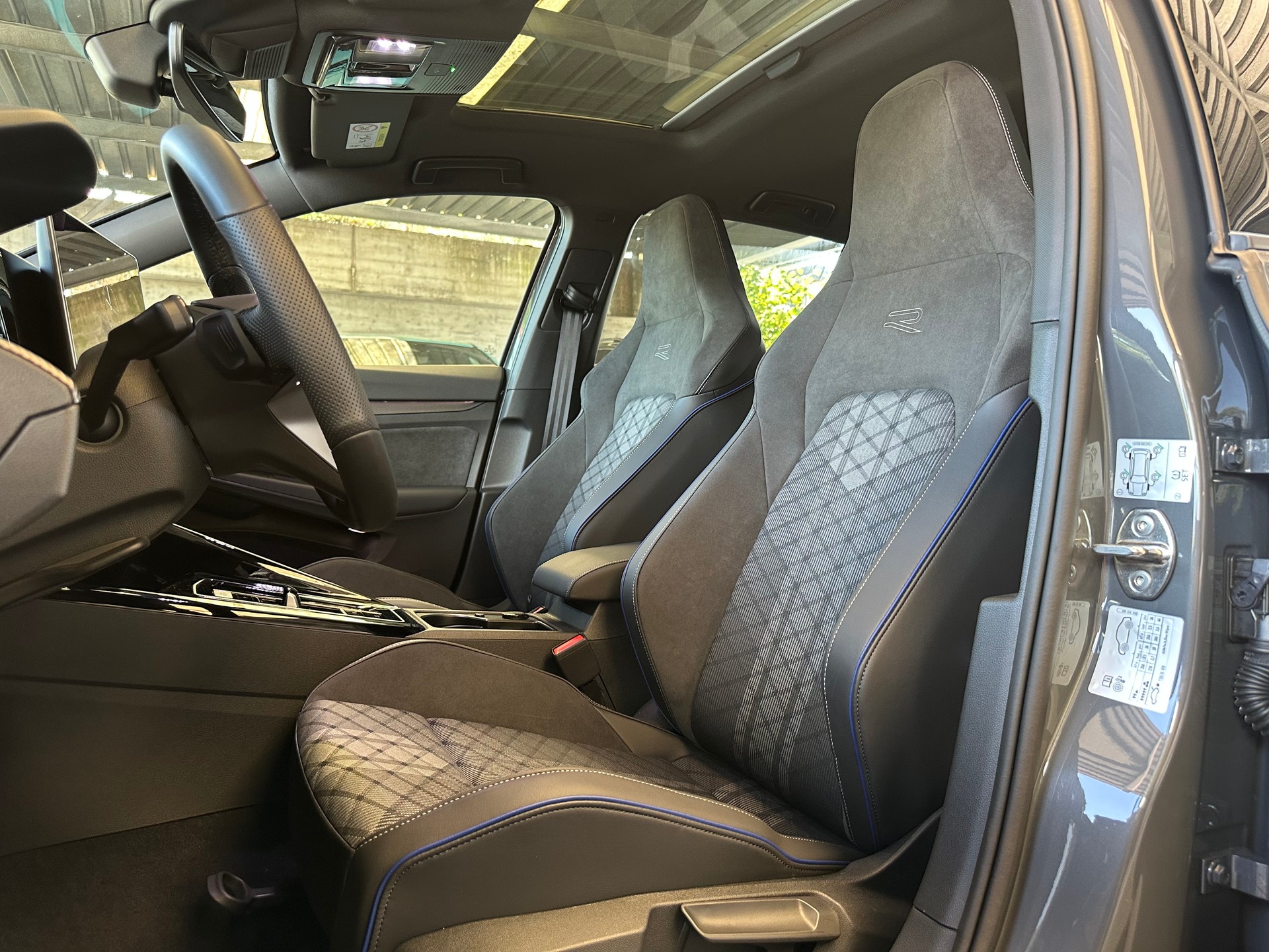 VW Golf 1.5 e TSI mHEV R-Line DSG 5 Jahre Garantie-image-10