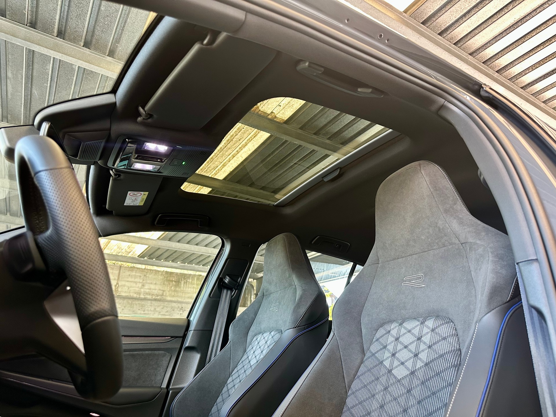 VW Golf 1.5 e TSI mHEV R-Line DSG 5 Jahre Garantie-image-11