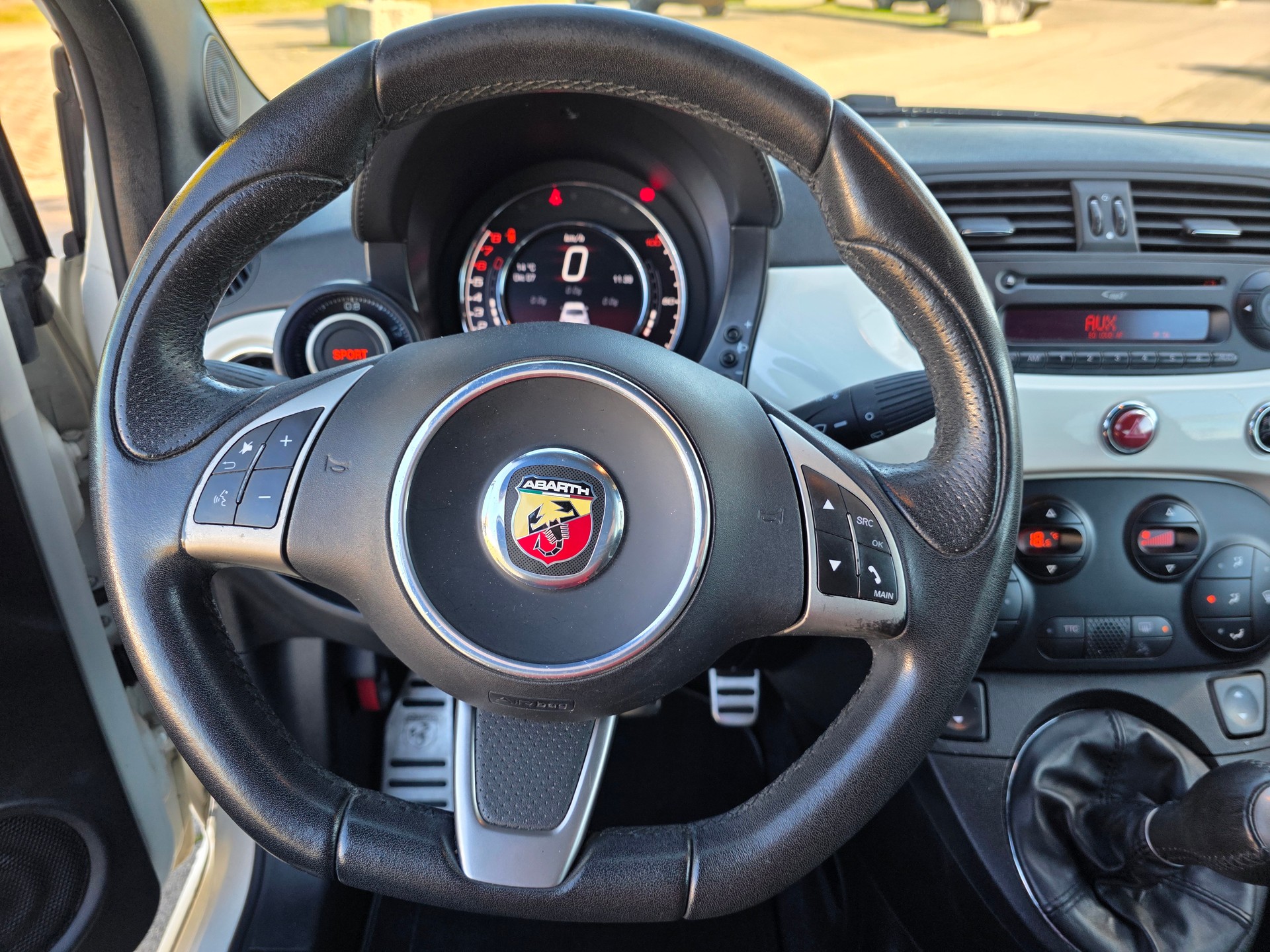 FIAT 500 1.4 16V Turbo Abarth-image-11