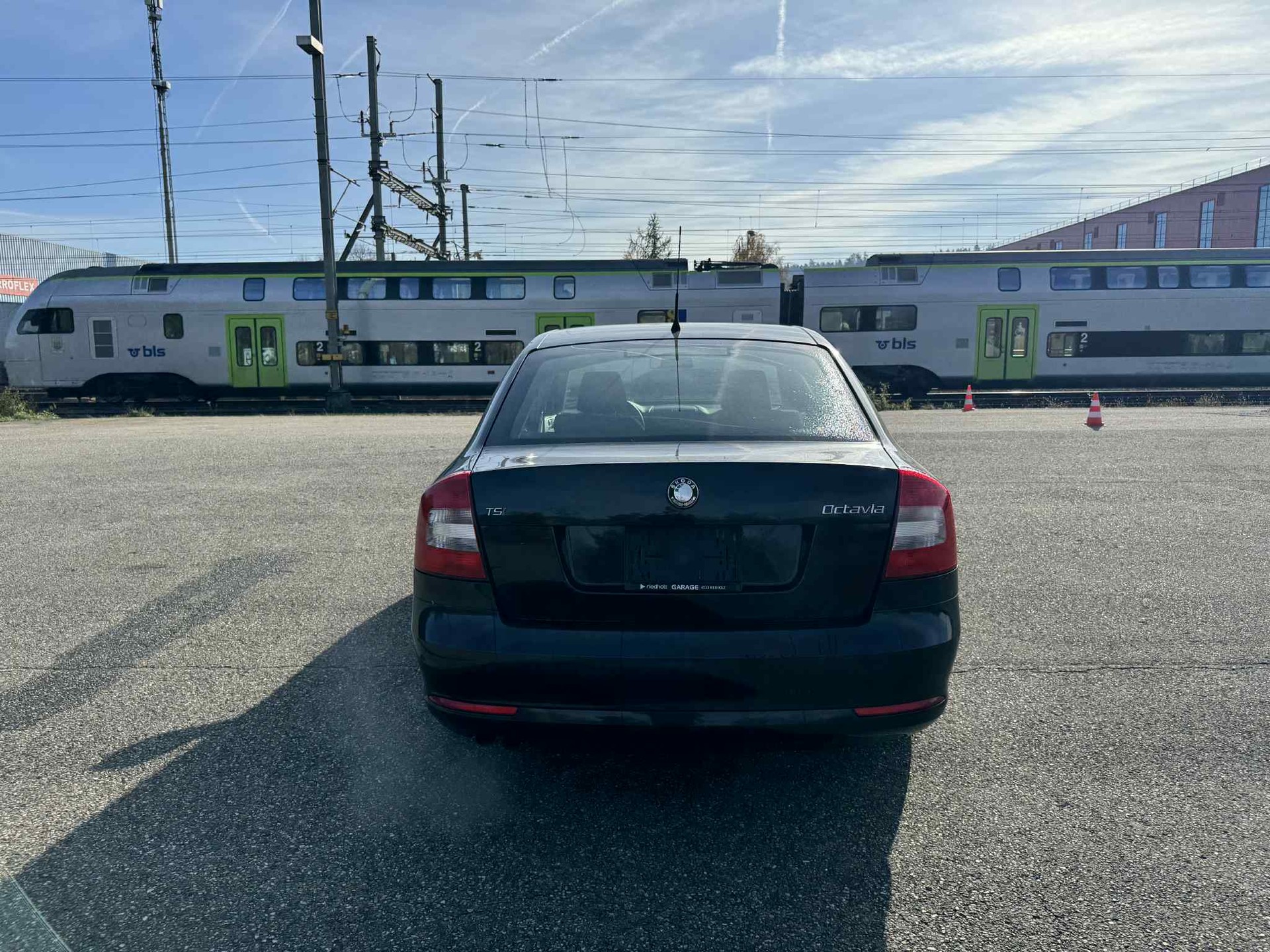 SKODA Octavia 1.8 TSI Ambiente-image-10