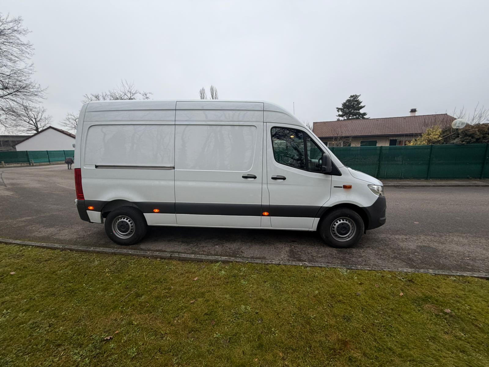 MERCEDES-BENZ eSprinter 312 47kWh Standard-image-2