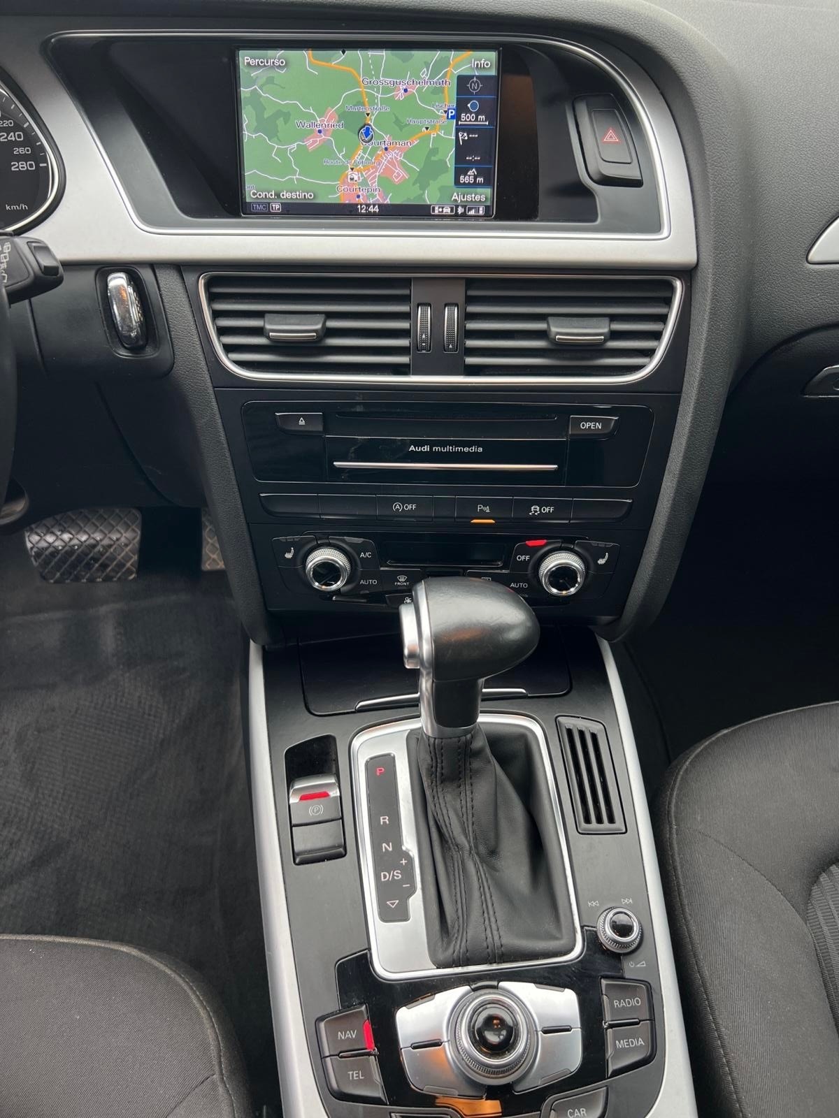 AUDI A4 Avant 2.0 TDI Attraction multitronic-image-6