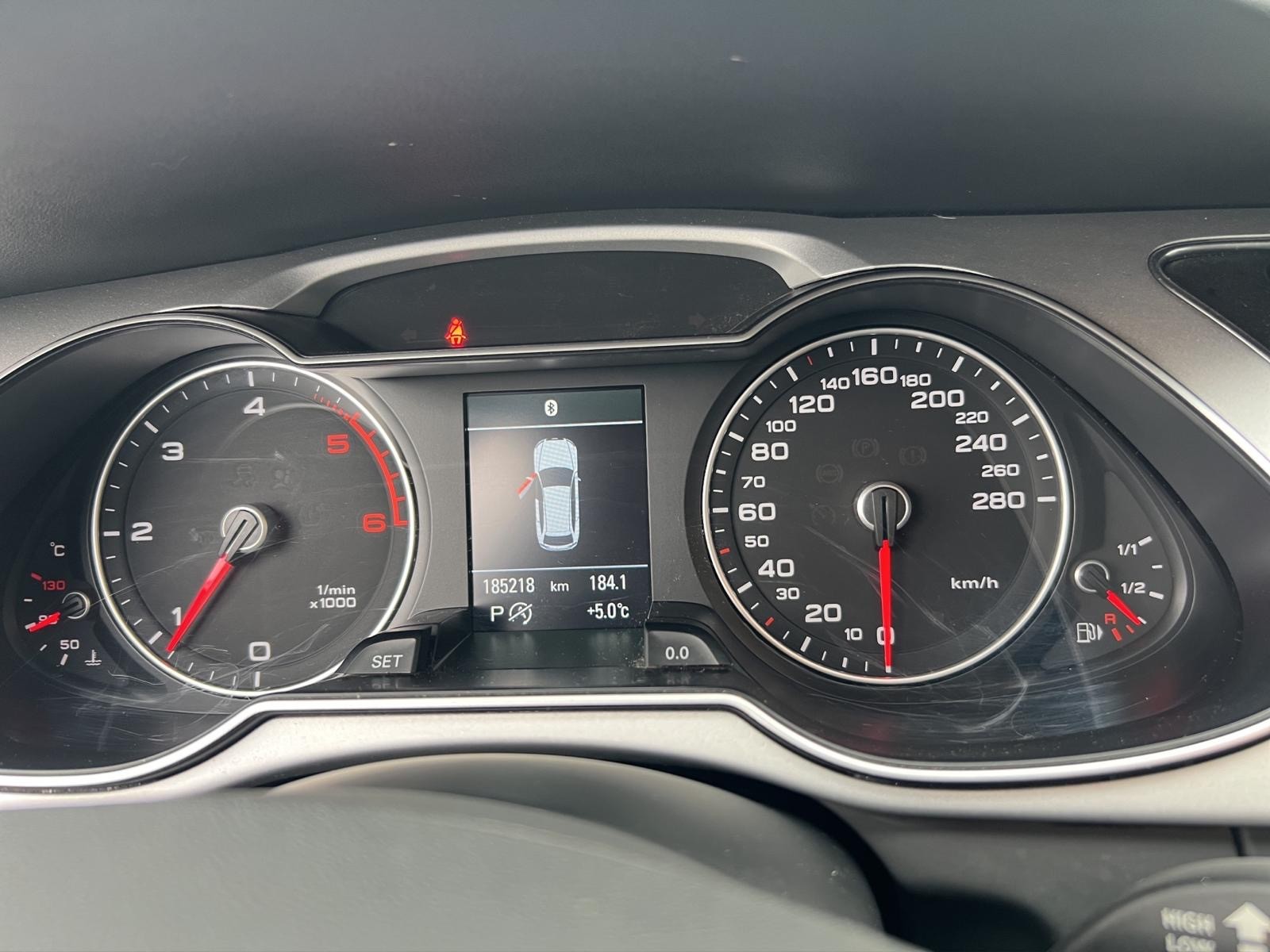AUDI A4 Avant 2.0 TDI Attraction multitronic-image-9