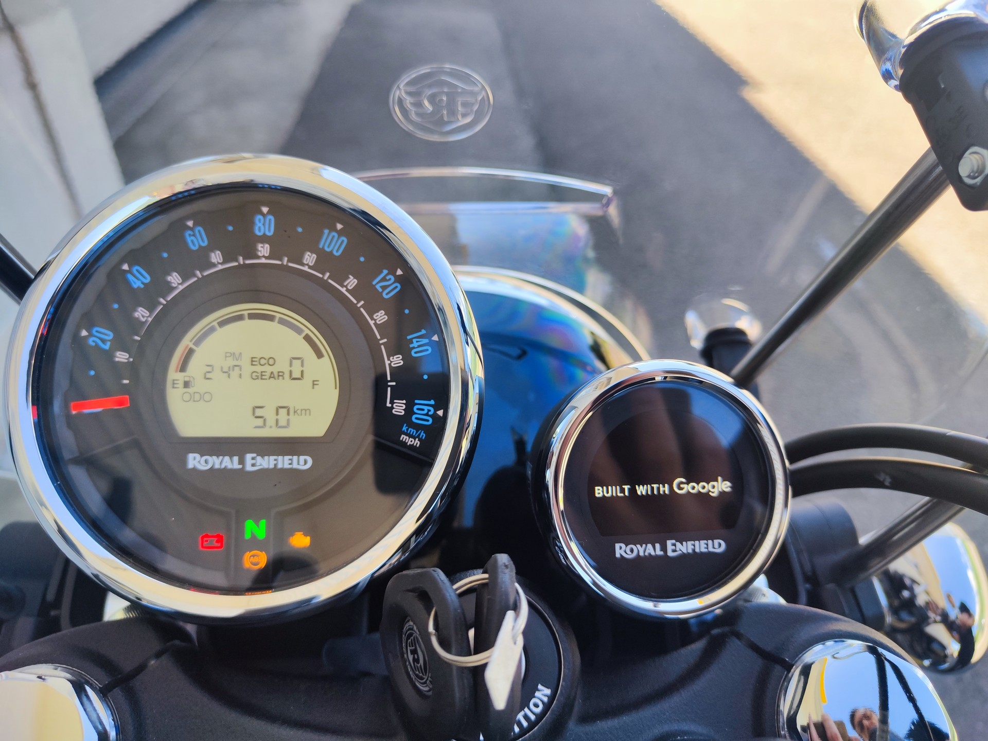 ROYAL ENFIELD Supernova Black-showroom-element-2