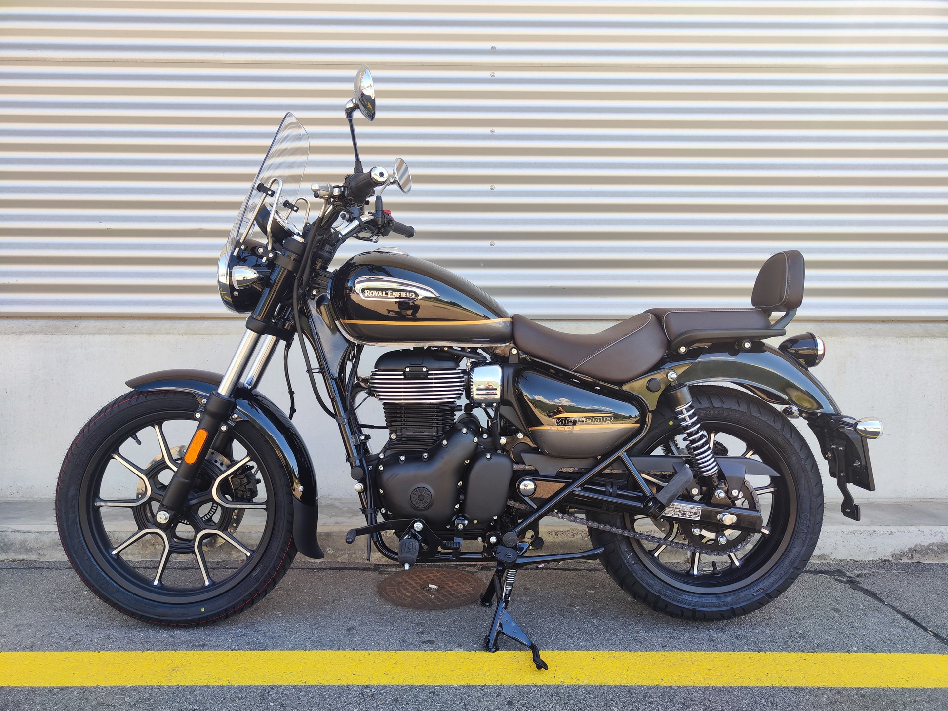 ROYAL ENFIELD Supernova Black-showroom-element-1