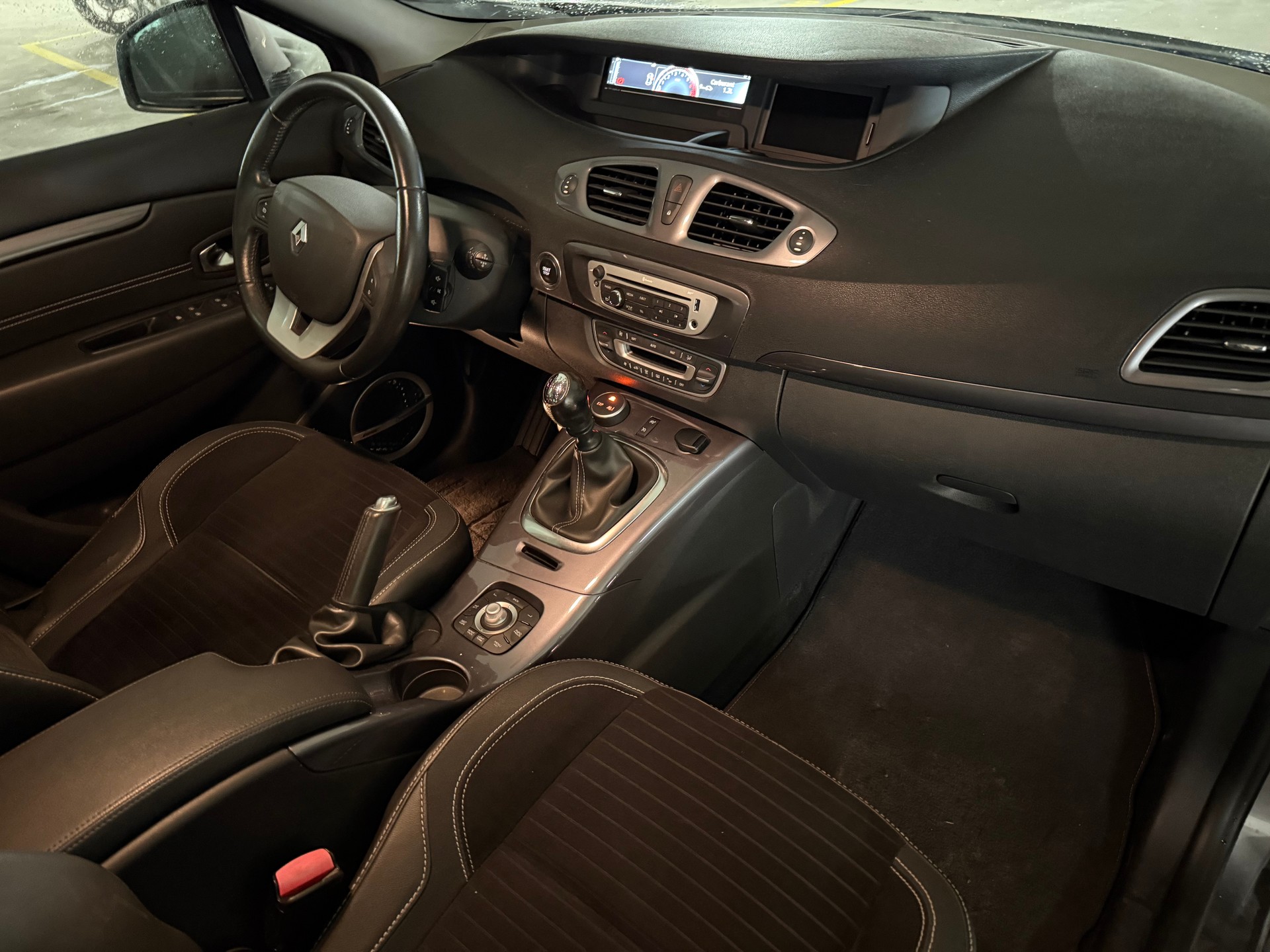 RENAULT Scénic Xmod 1.2 16V Turbo Swiss Edition-image-8