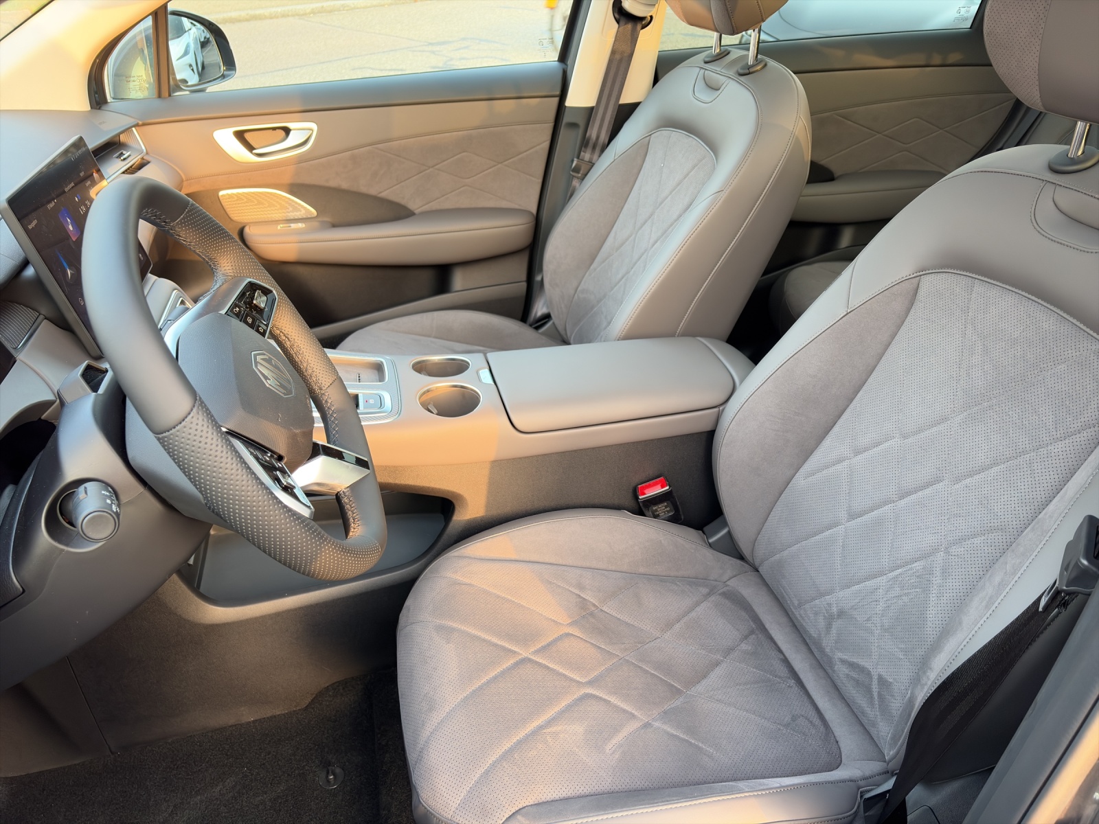 MG S6 EV 77 kWh Luxury 4WD-showroom-element-3