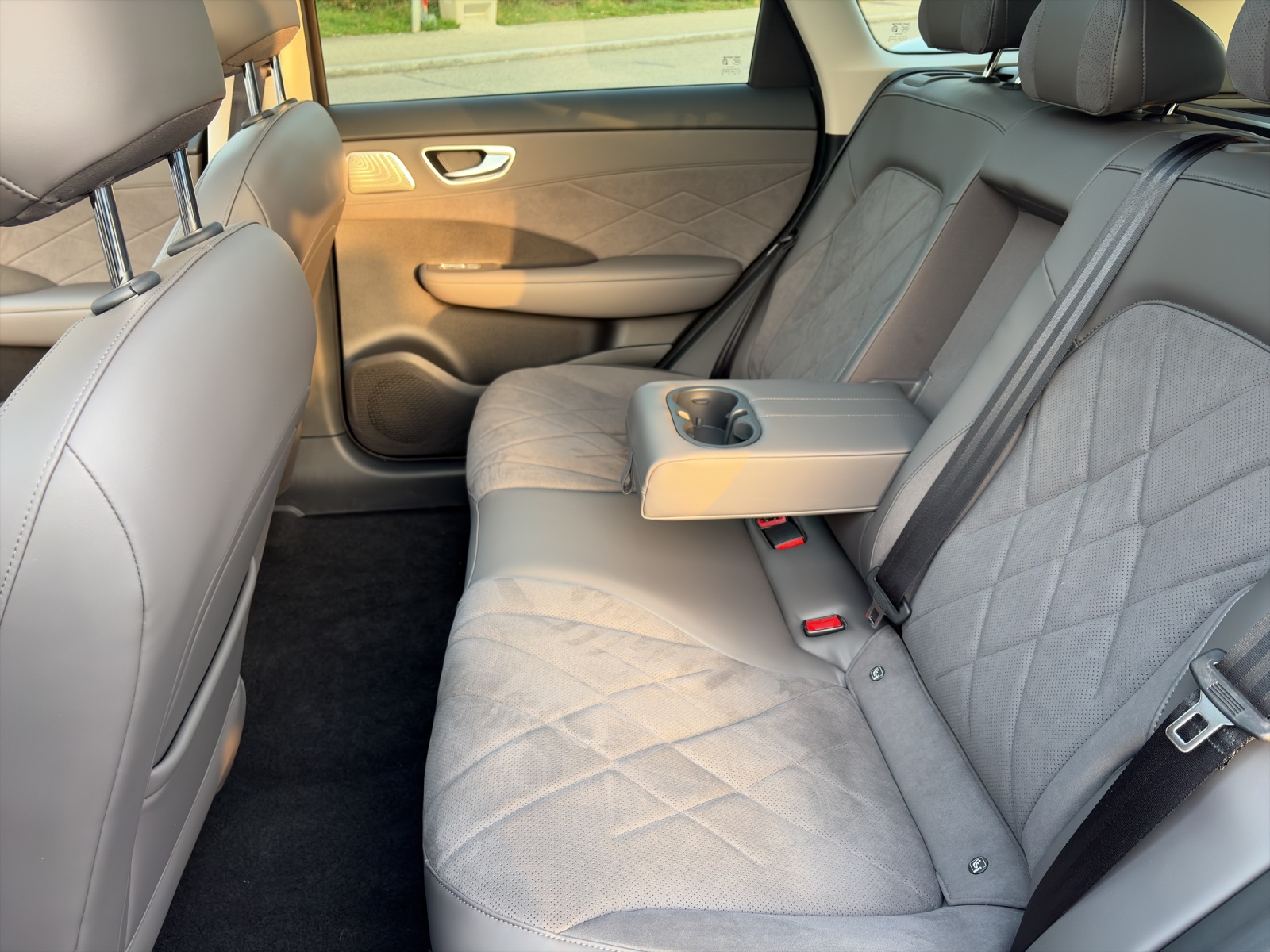 MG S6 EV 77 kWh Luxury 4WD-image-4
