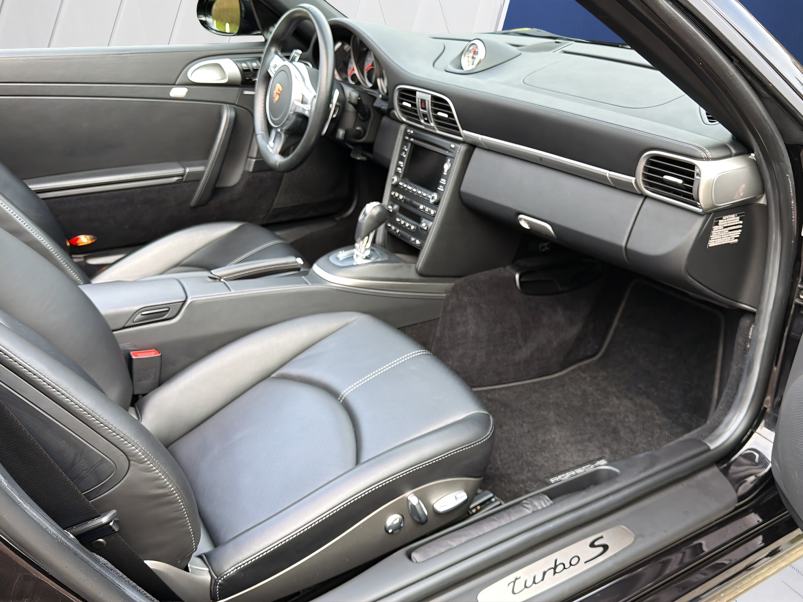PORSCHE 911 Cabrio Turbo S PDK-image-10