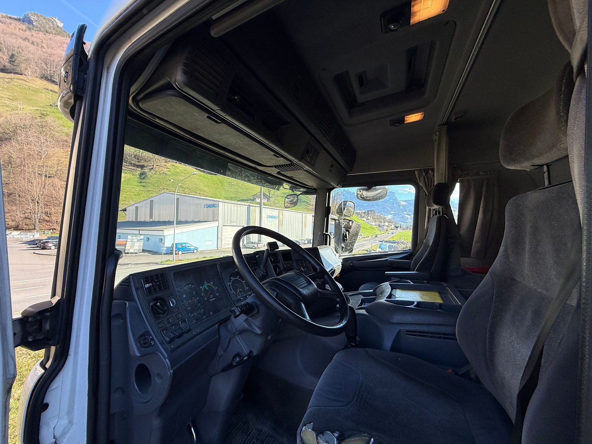 SCANIA P124 LB 4x2-image-14
