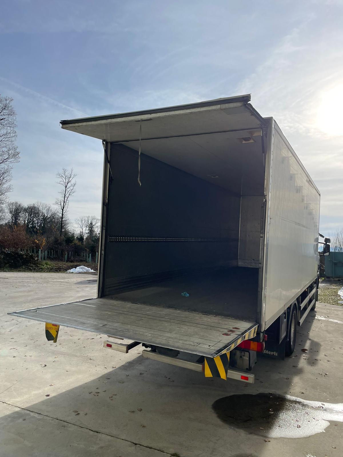 SCANIA P124 LB 4x2-image-6