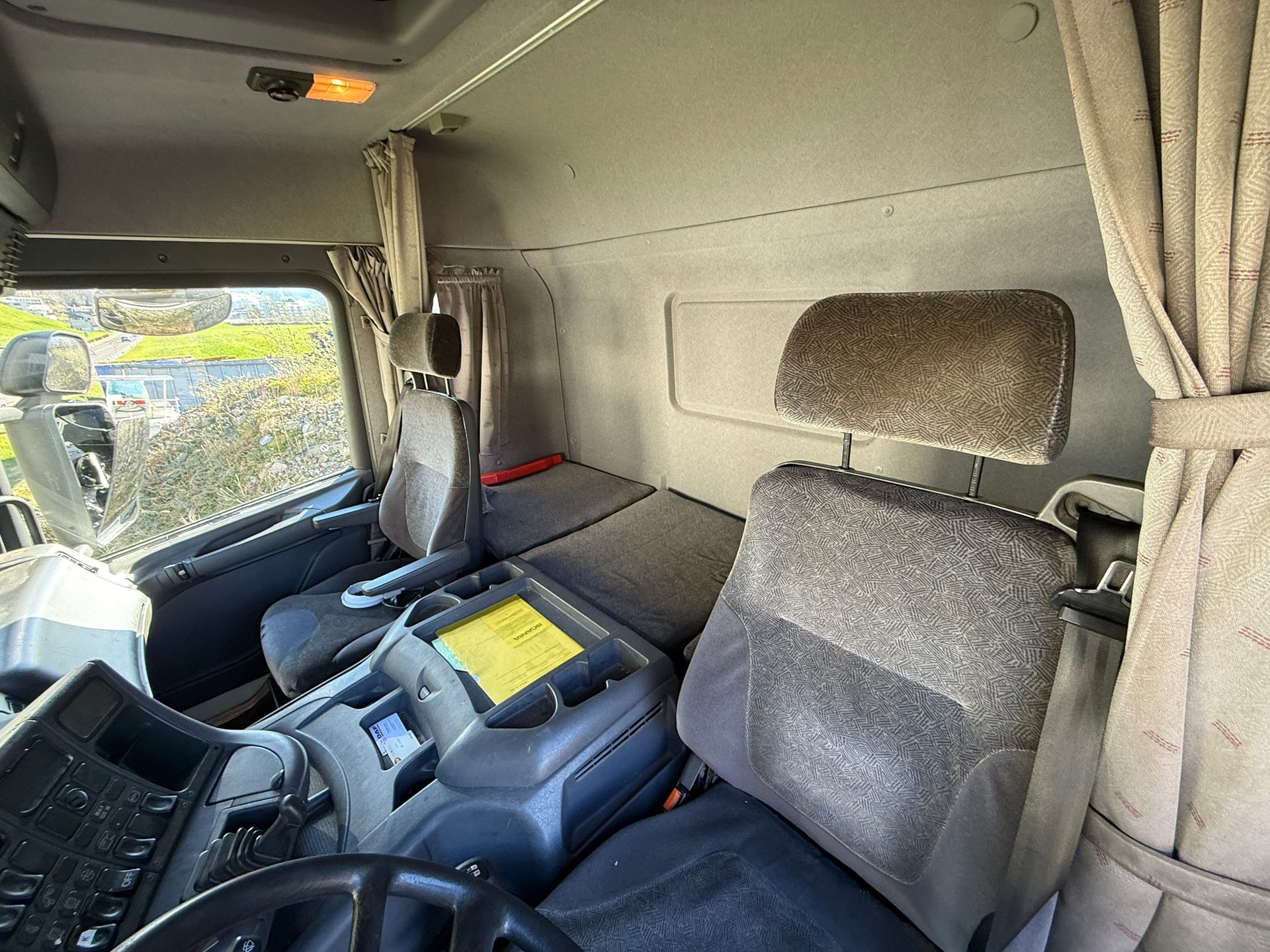 SCANIA P124 LB 4x2-image-13