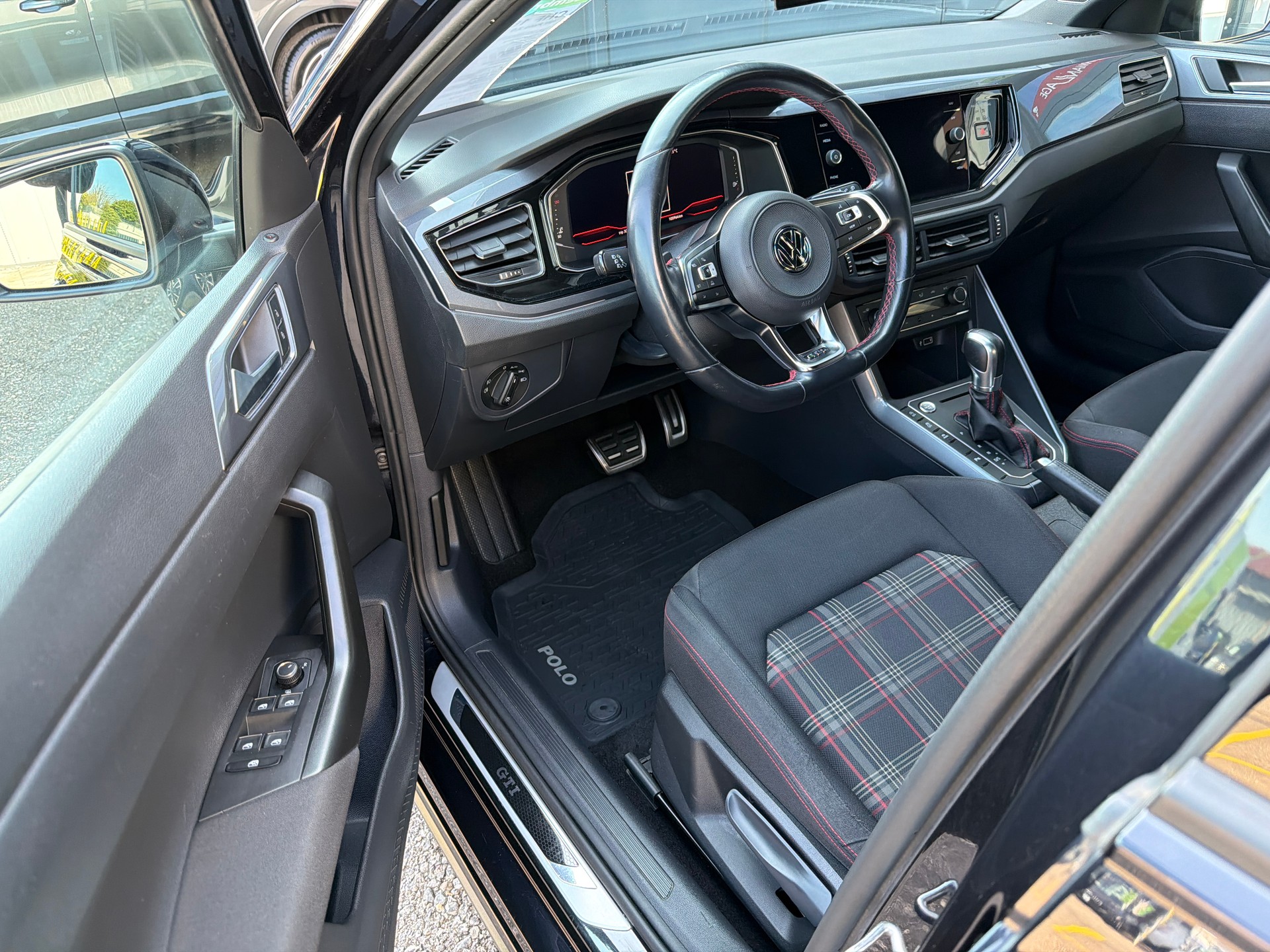 VW Polo 2.0 TSI GTI DSG-image-7