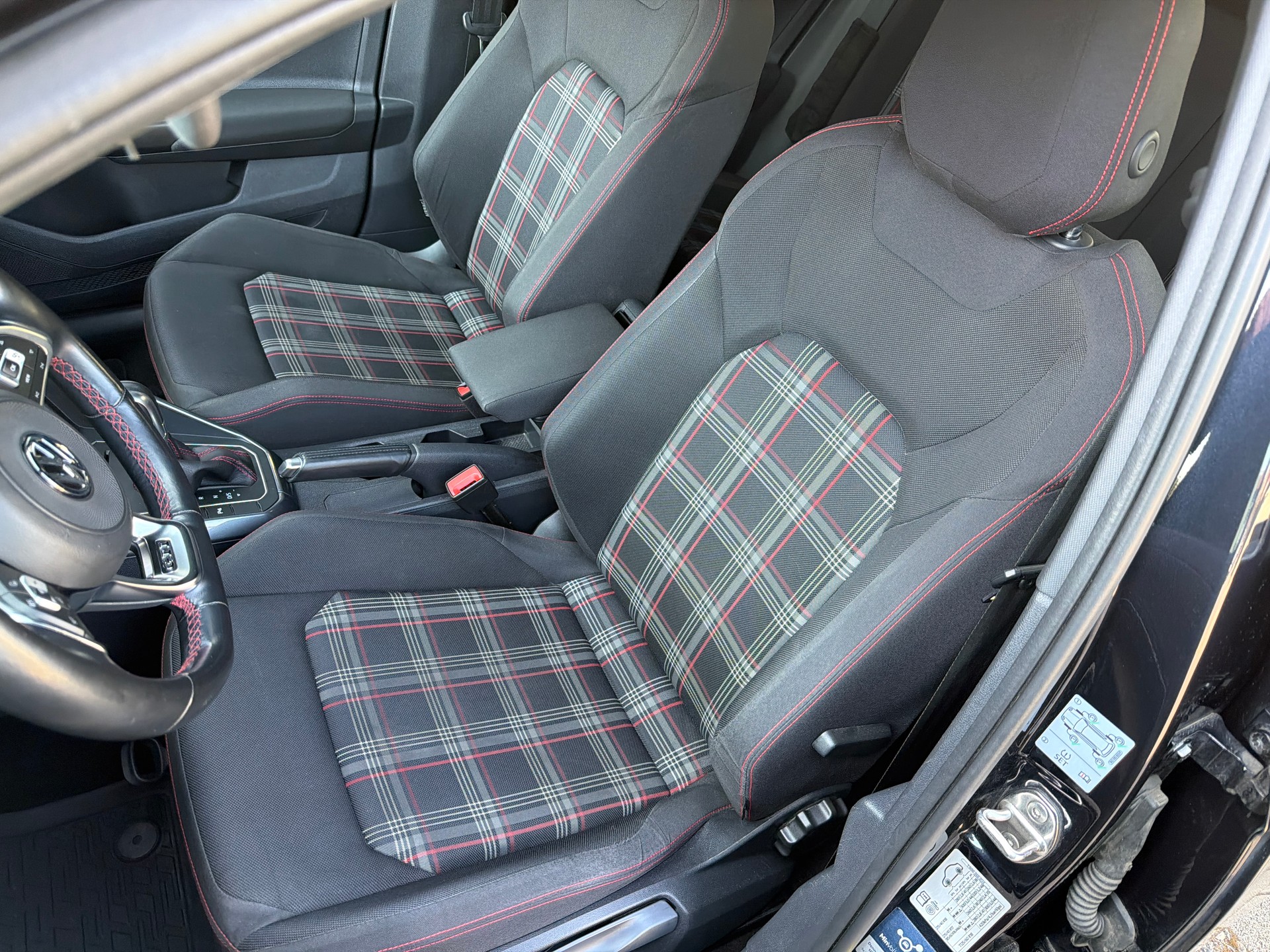 VW Polo 2.0 TSI GTI DSG-image-8
