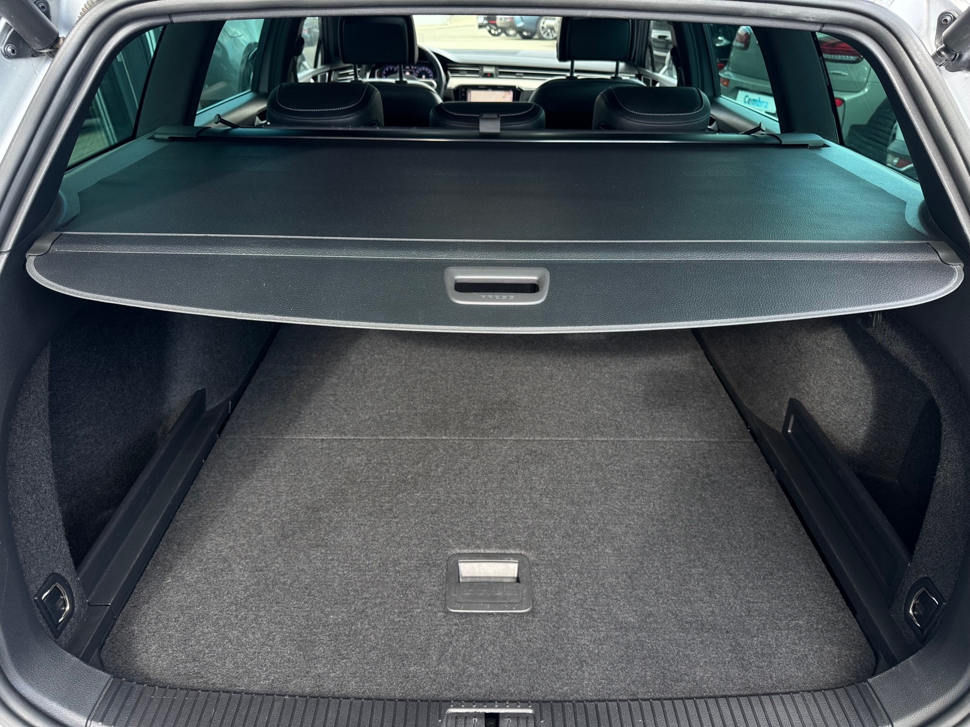 VW Passat Variant 2.0 TSI R-Line 4Motion DSG-image-7