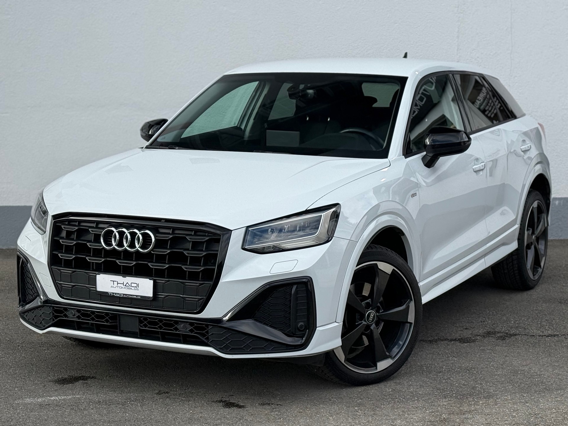 AUDI Q2 35 TFSI S line S-tronic-showroom-element-1