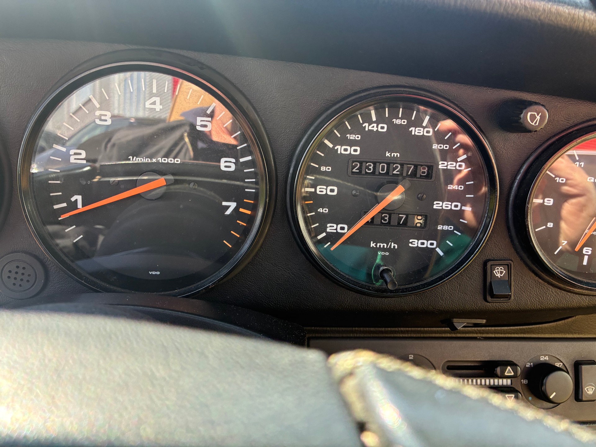 PORSCHE 911 Carrera 2 Cabrio-image-6