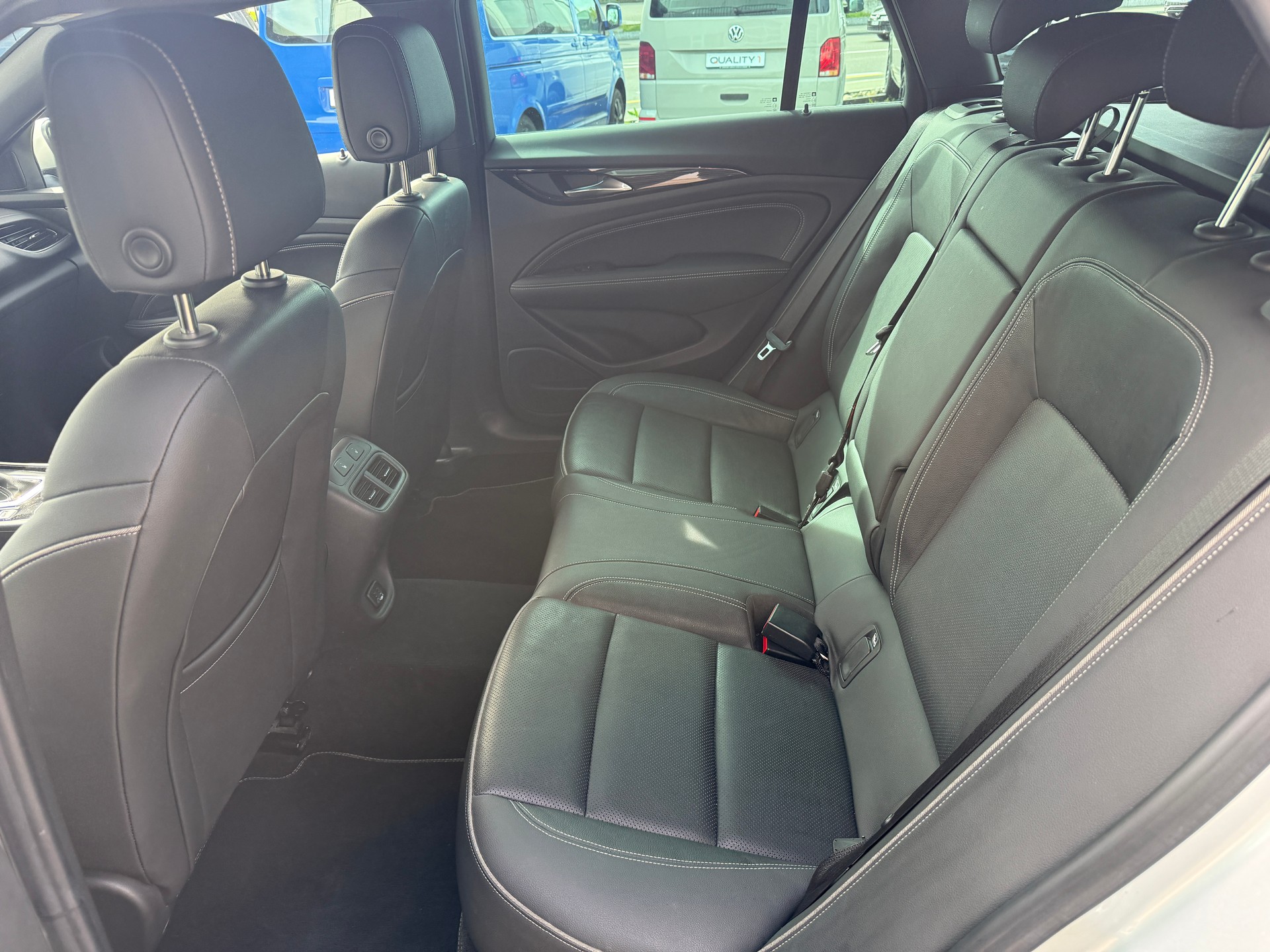 OPEL Insignia 2.0 T Sports Tourer Exclusive 4WD Automat ***SITZLÜFTUNG***-image-11